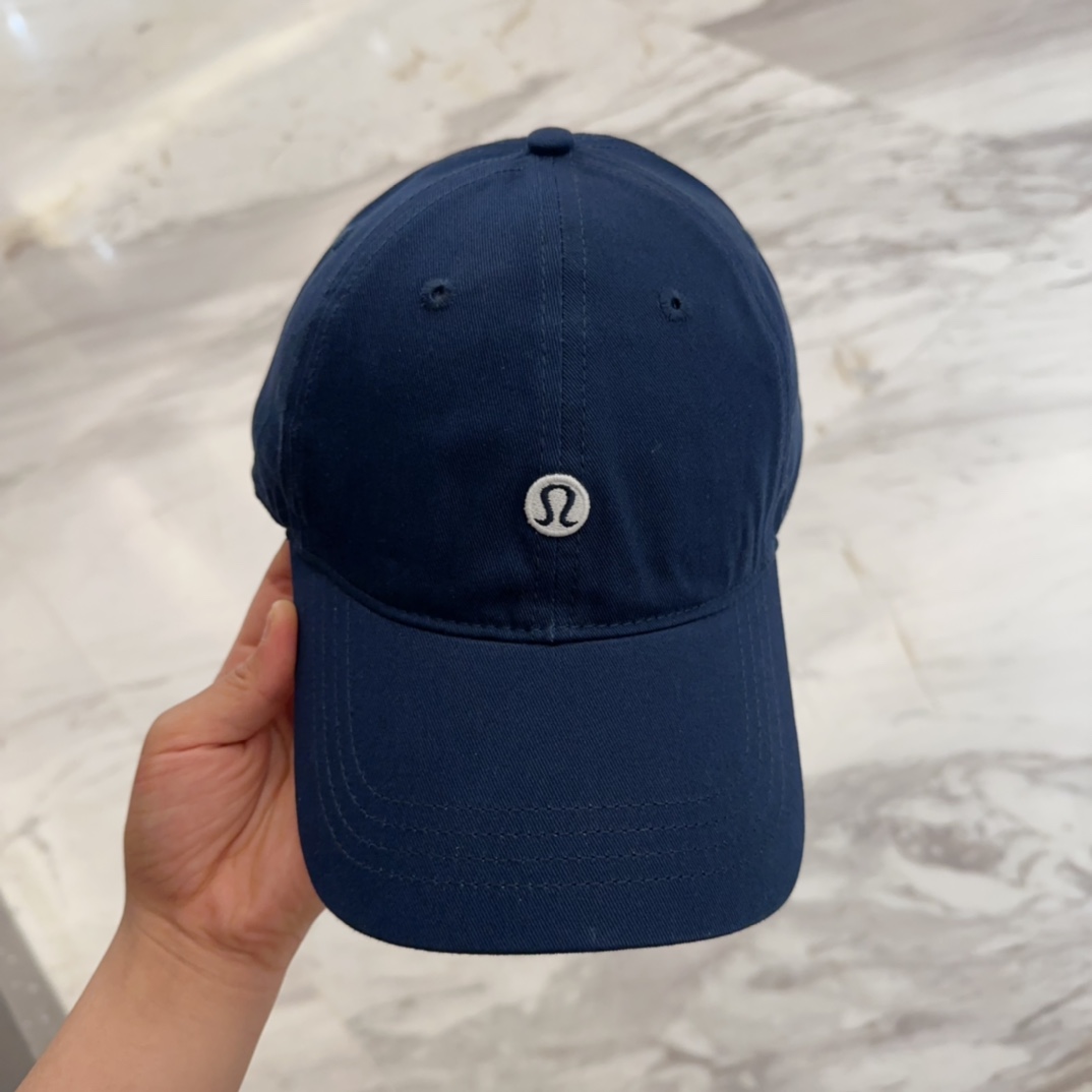 


lulu melon字母纯棉棒球帽，精致爱心🖤小刺绣，可爱减龄，时尚达人潮搭单品！纯棉透气，四季可