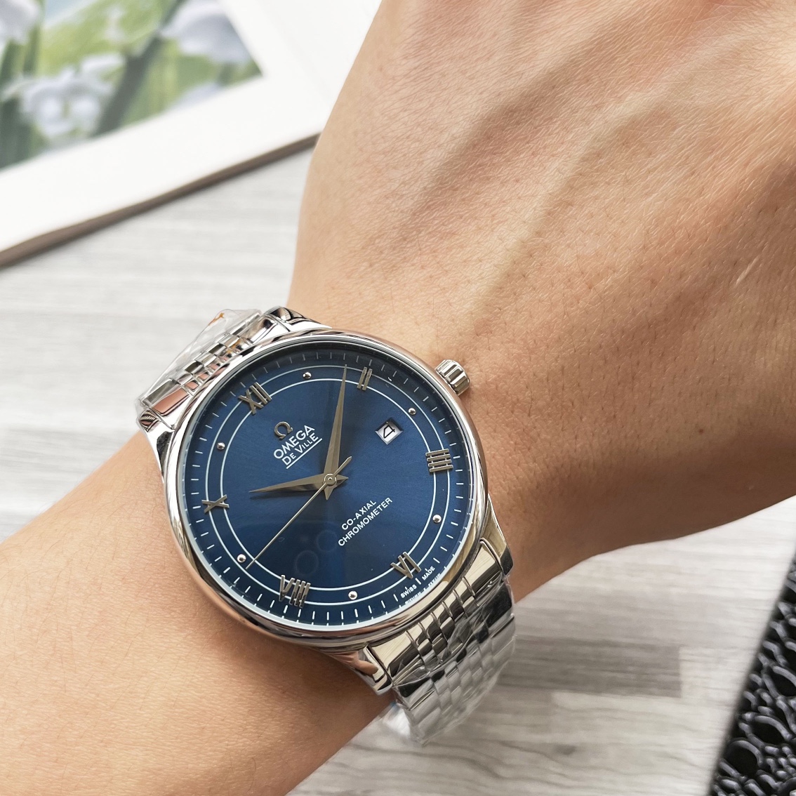 NO:337002,White-shell, gold-shell, steel belt 20 [Latest] Omega three-pin design [Type] Boutique men's watch [Watch strap] Real cowhide strap ///316 stainless steel strap (comfortable and durable) [Movement] High-end fully automatic mechanical movement [Mirror] Mineral reinforced glass (Higher definition) Elegant taste, vast and atmospheric, ingenious, wrist treasure, size diameter 41mm thick 12Mm hot sale!  Welcome to reprint!  ,,cowhide19860909白壳金壳 钢带20【最新】欧米加三针设计【类型】精品男士腕表【表带】真牛皮表带///316精钢表带（舒适耐用）【机芯】高端全自动机械机芯【镜面】矿物质强化玻璃（更高清） 品味高雅 浩瀚大气 匠心独运 腕间瑰宝 尺寸直径41mm厚12Mm热卖上市！欢迎转载！,,cowhide,Watch