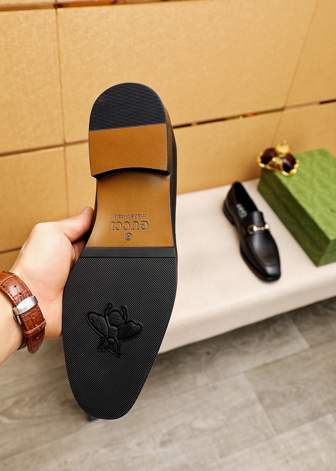 Gucci Leather Loafers with Horsebit Detail - Premium Italian Craftsmanship 10 i1746492500 10 8