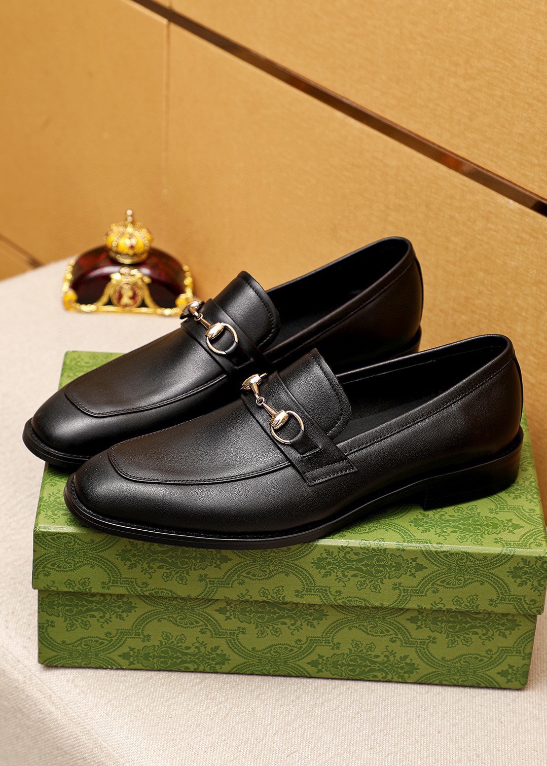 Gucci Leather Loafers with Horsebit Detail - Premium Italian Craftsmanship 3 i1746492500 7067 1