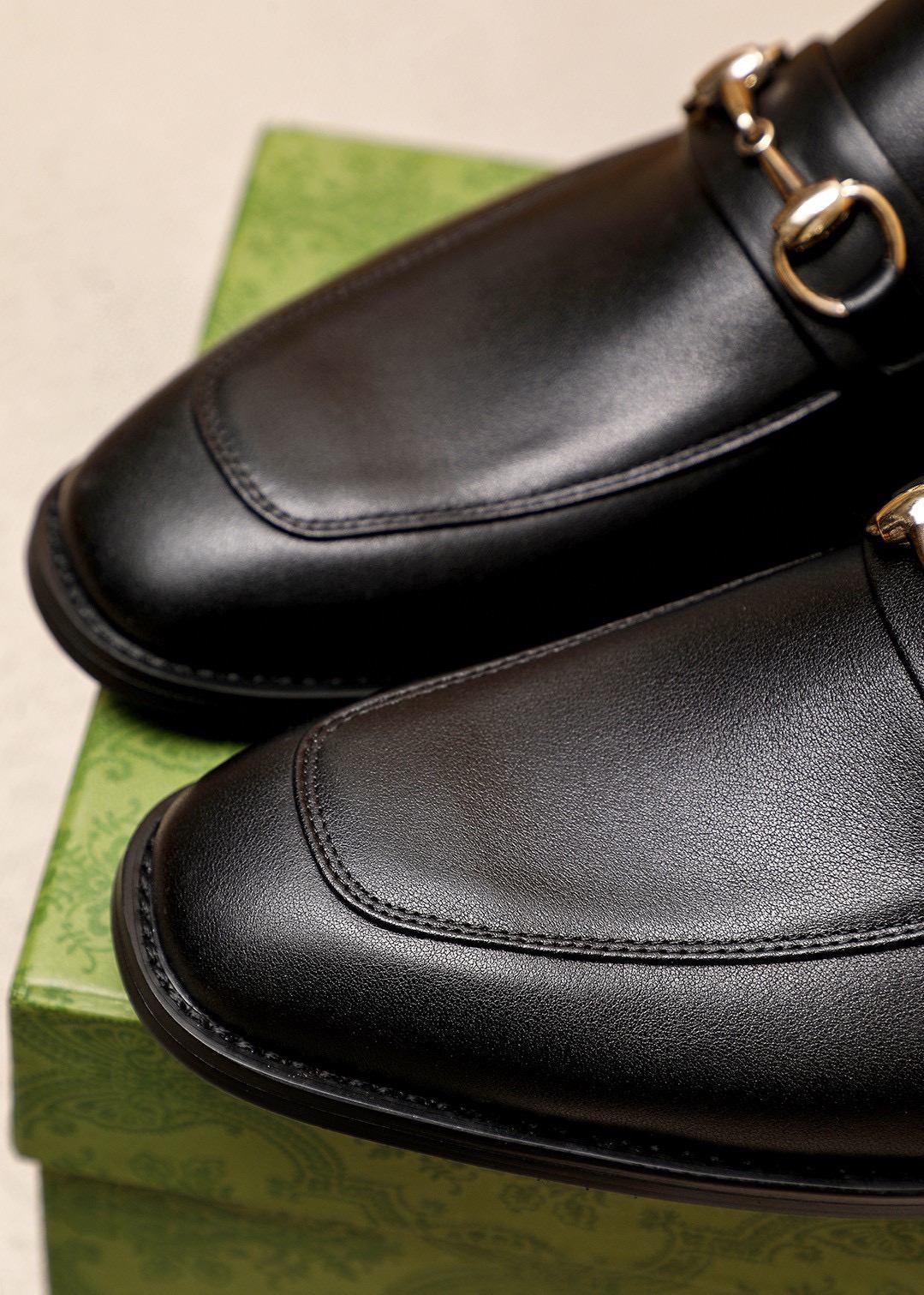Gucci Leather Loafers with Horsebit Detail - Premium Italian Craftsmanship 8 i1746492500 9763 6