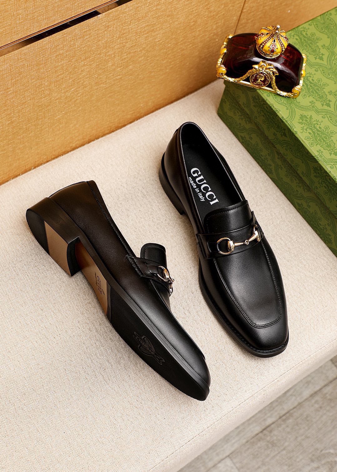 Gucci Leather Loafers with Horsebit Detail - Premium Italian Craftsmanship 4 i1746492500 9866 2