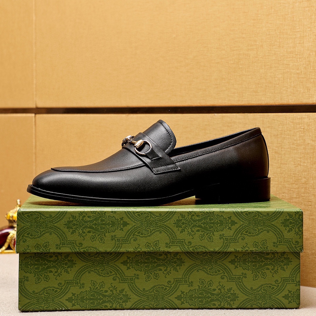 Gucci Leather Loafers with Horsebit Detail - Premium Italian Craftsmanship 5 i1746492500 986 3