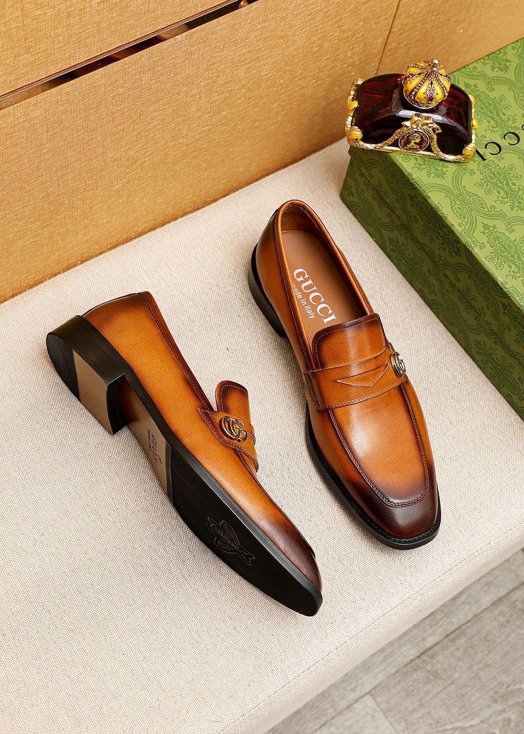Gucci Leather Loafers with Horsebit Detail - Luxurious Designer Footwear 3 i1746492569 5994 1