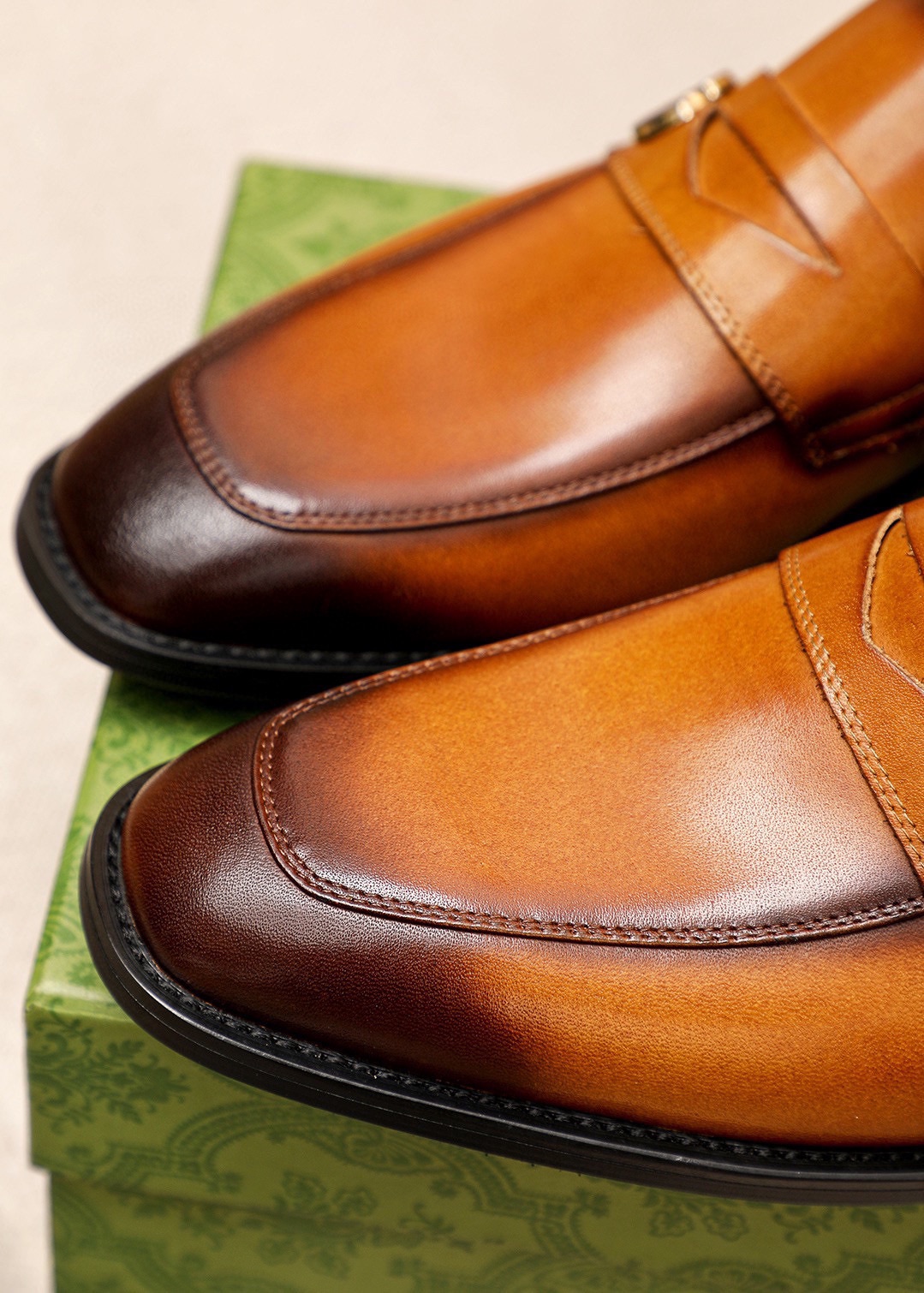 Gucci Leather Loafers with Horsebit Detail - Luxurious Designer Footwear 9 i1746492569 6205 7