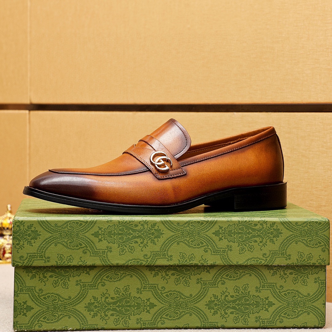 Gucci Leather Loafers with Horsebit Detail - Luxurious Designer Footwear 5 i1746492569 9972 3
