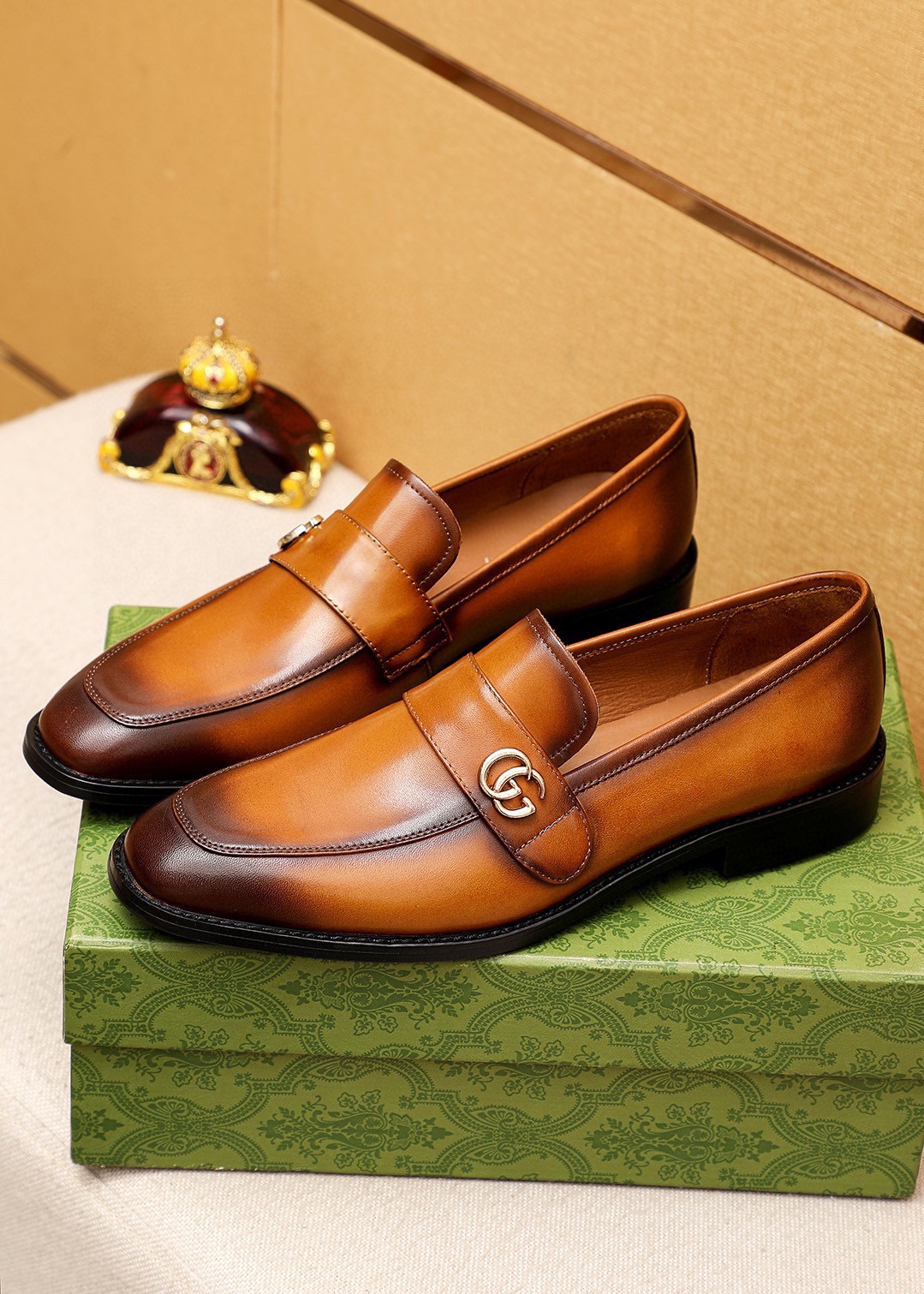 Gucci Men's Leather Loafers with Gold-Tone Hardware - Iconic Style 3 i1746492647 167 1