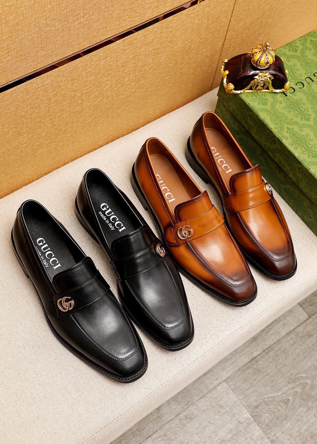 Gucci Men's Leather Loafers with Gold-Tone Hardware - Iconic Style 6 i1746492647 2258 4