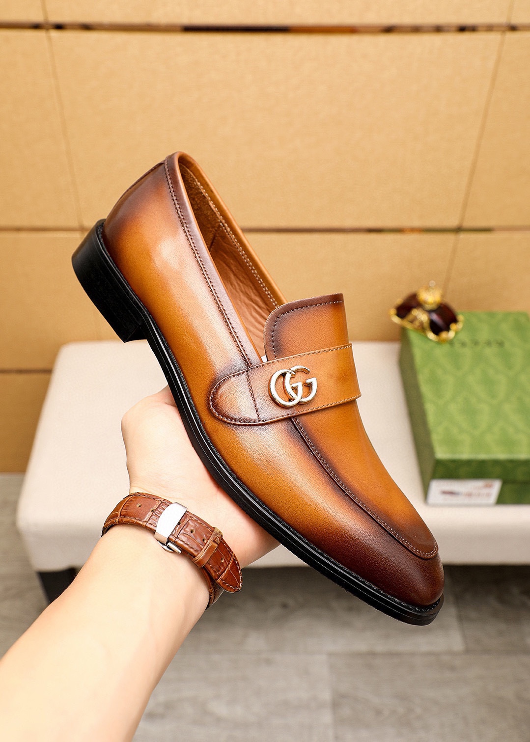 Gucci Men's Leather Loafers with Gold-Tone Hardware - Iconic Style 7 i1746492647 3601 5