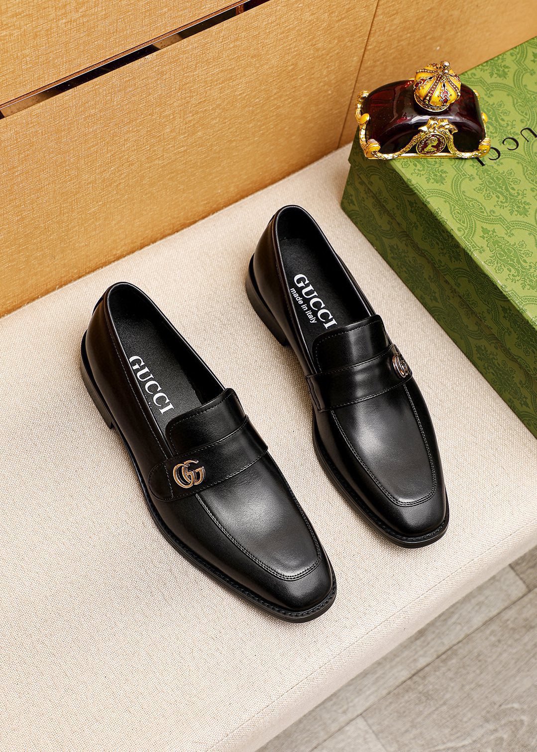 Gucci Men's Classic Leather Loafers with Metal Detail - Timeless Style 2 i1746492679 4889 0