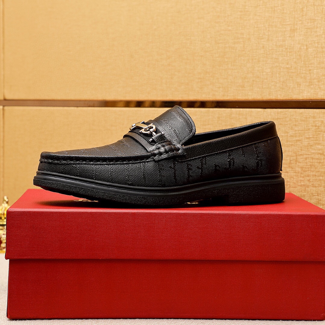 Salvatore Ferragamo Men's Leather Loafers with Iconic Buckle Detail 5 i1746492725 1475 3
