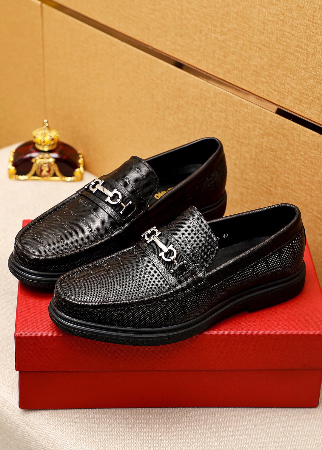 Salvatore Ferragamo Men's Leather Loafers with Iconic Buckle Detail 3 i1746492725 4114 1