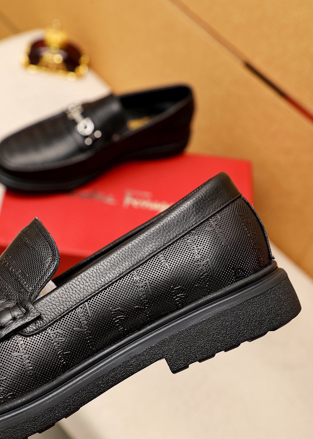 Salvatore Ferragamo Men's Leather Loafers with Iconic Buckle Detail 7 i1746492725 6051 5