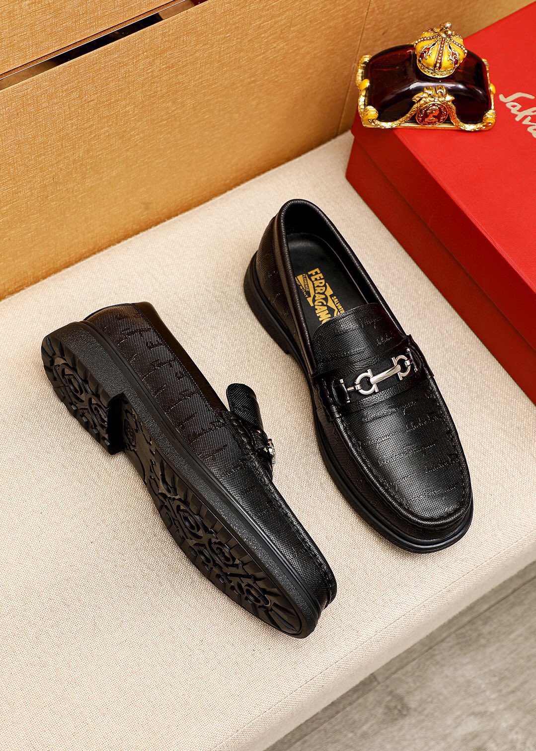 Salvatore Ferragamo Men's Leather Loafers with Iconic Buckle Detail 4 i1746492725 9203 2