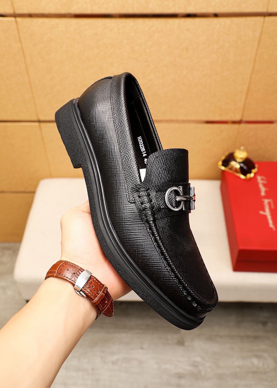 Salvatore Ferragamo Men's Leather Loafers with Iconic Gancini Buckle 6 i1746492810 1556 4