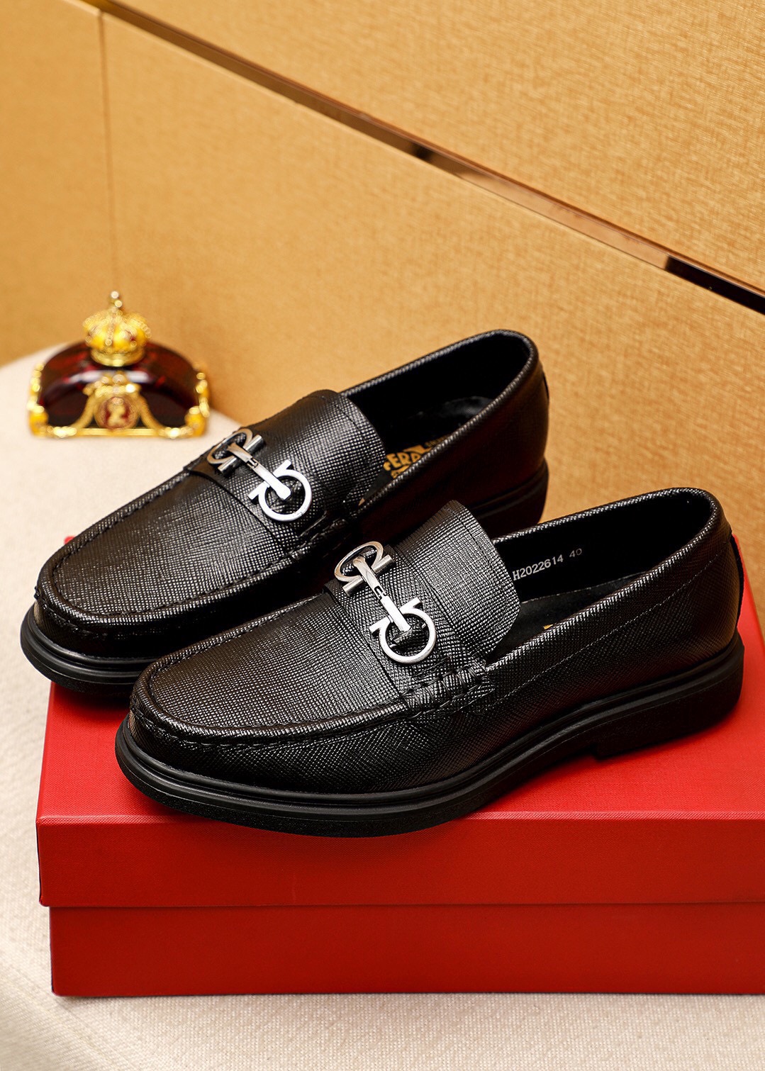 Salvatore Ferragamo Men's Leather Loafers with Iconic Gancini Buckle 3 i1746492810 4980 1