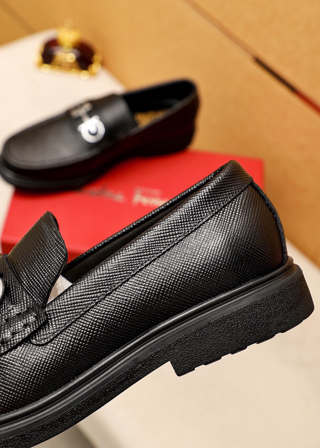 Salvatore Ferragamo Men's Leather Loafers with Iconic Gancini Buckle 7 i1746492810 5396 5