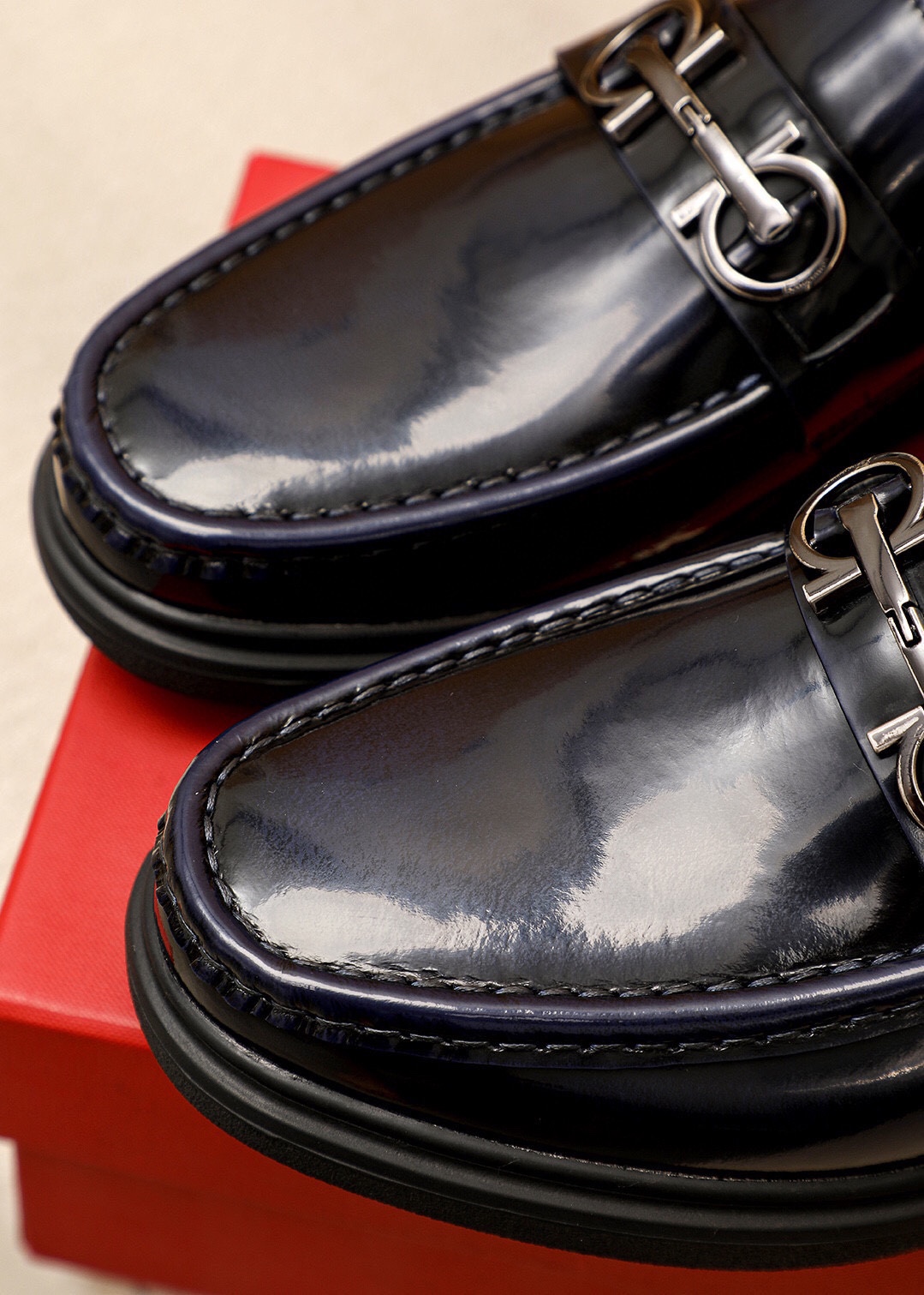 Salvatore Ferragamo Men's Leather Loafers with Metal Buckle, Black 9 i1746492853 1559 7