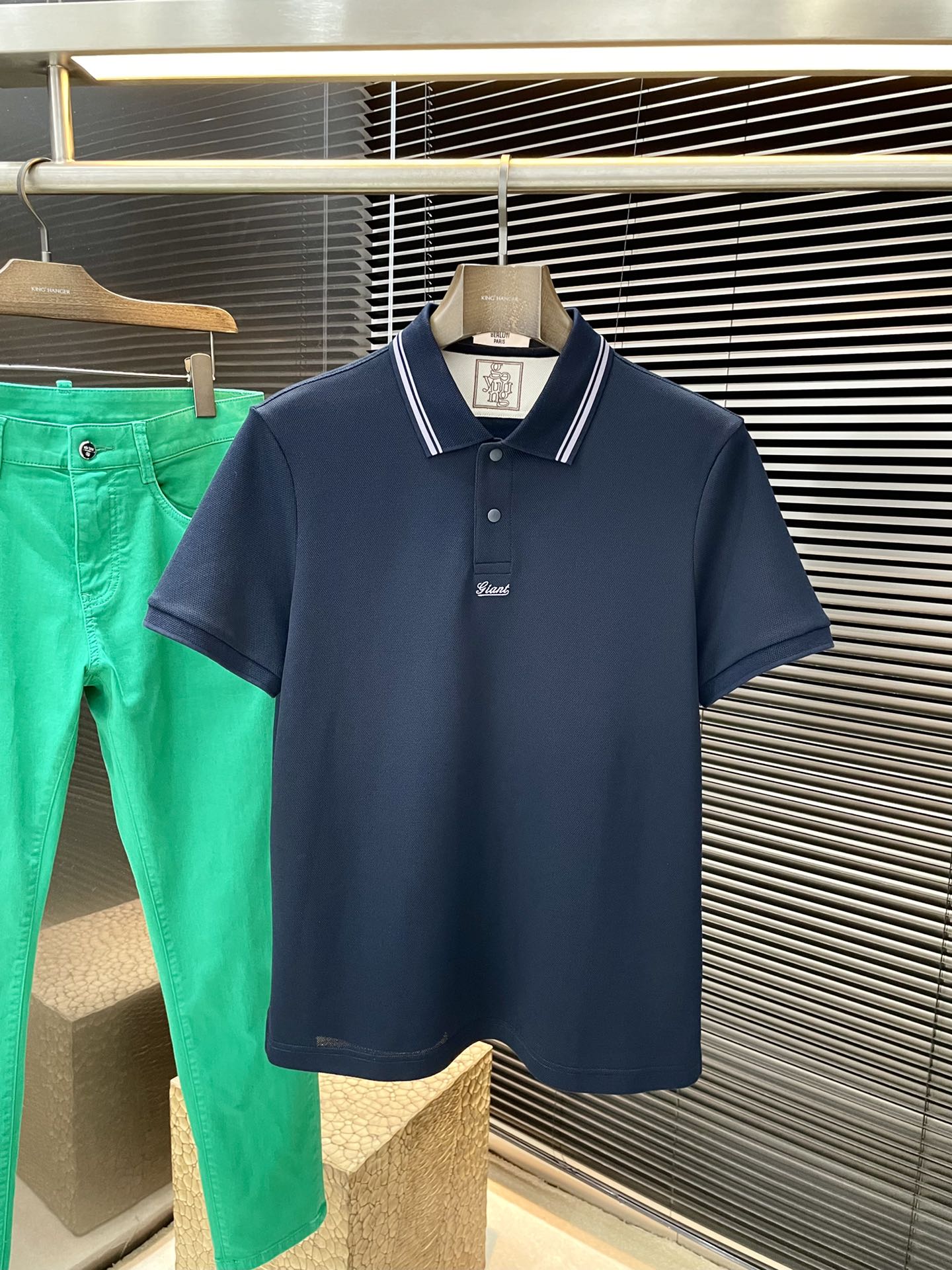 NO:161577,P BERLUTI (Bruti) 2025 spring and summer latest POLO short sleeves, using the latest mulberry silk fabric, which is resistant to washing and not easy to fade, has a soft feel and soft and comfortable composition. Classic design style, special customization, simple cutting method, reflecting the extraordinary craftsmanship of workers, full of high-end fashion sense!  The style is quite good and casual and versatile. Size M-3XL, T-shirt, alexander wang19860909P  BERLUTI（布鲁提）2025春夏最新款POLO短袖,采用最新桑蚕丝面料,耐水洗不易掉色,手感柔软、成分柔软舒适 经典设计风格 特殊定制 简单的裁剪方式拼接,体现出工人不凡的工艺,高端时尚感十足！版型相当赞休闲百搭款.尺码 M-3XL,,T-shirt,alexander wang,Men's clothing