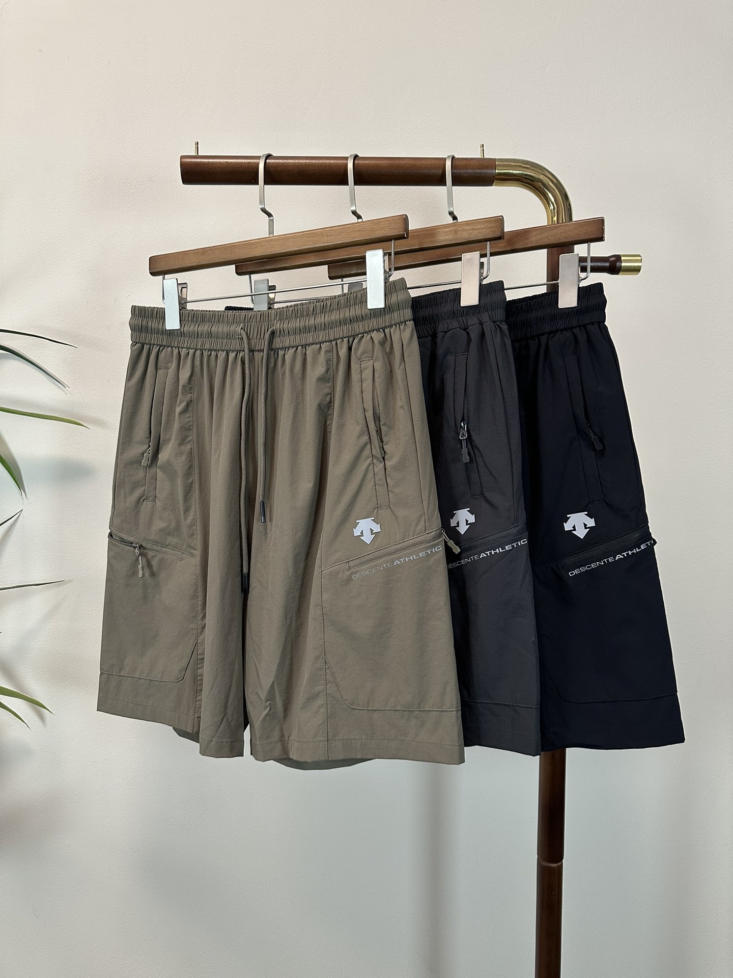 NO:474008,DiSant 25s quick-drying sports casual pants. High-order recommendations!  This fabric is soft and has a great drooping feeling. It can also be kept refreshing and comfortable in hot summers. The fabric is light and durable, and it is really super good-looking and easy to wear. The style is spliced ​​and tailored. The style is beautiful and insignificant. It is highly recommended. The outfit allows you to do whatever you want!  Three colors available. Code number L-4XL, alexander wang19860909迪桑特 25s速干运动休闲裤.高订款推荐！这款面料速干材质柔软,垂感极好.炎热的夏天也能保持清爽舒适.面料轻盈耐用,真的超级好看又好穿.款式拼接剪裁设计.版型上漂亮的没的说.强烈推荐.穿搭让你随心所欲！颜色三色可选 码数L-4XL,,alexander wang,Men's clothing