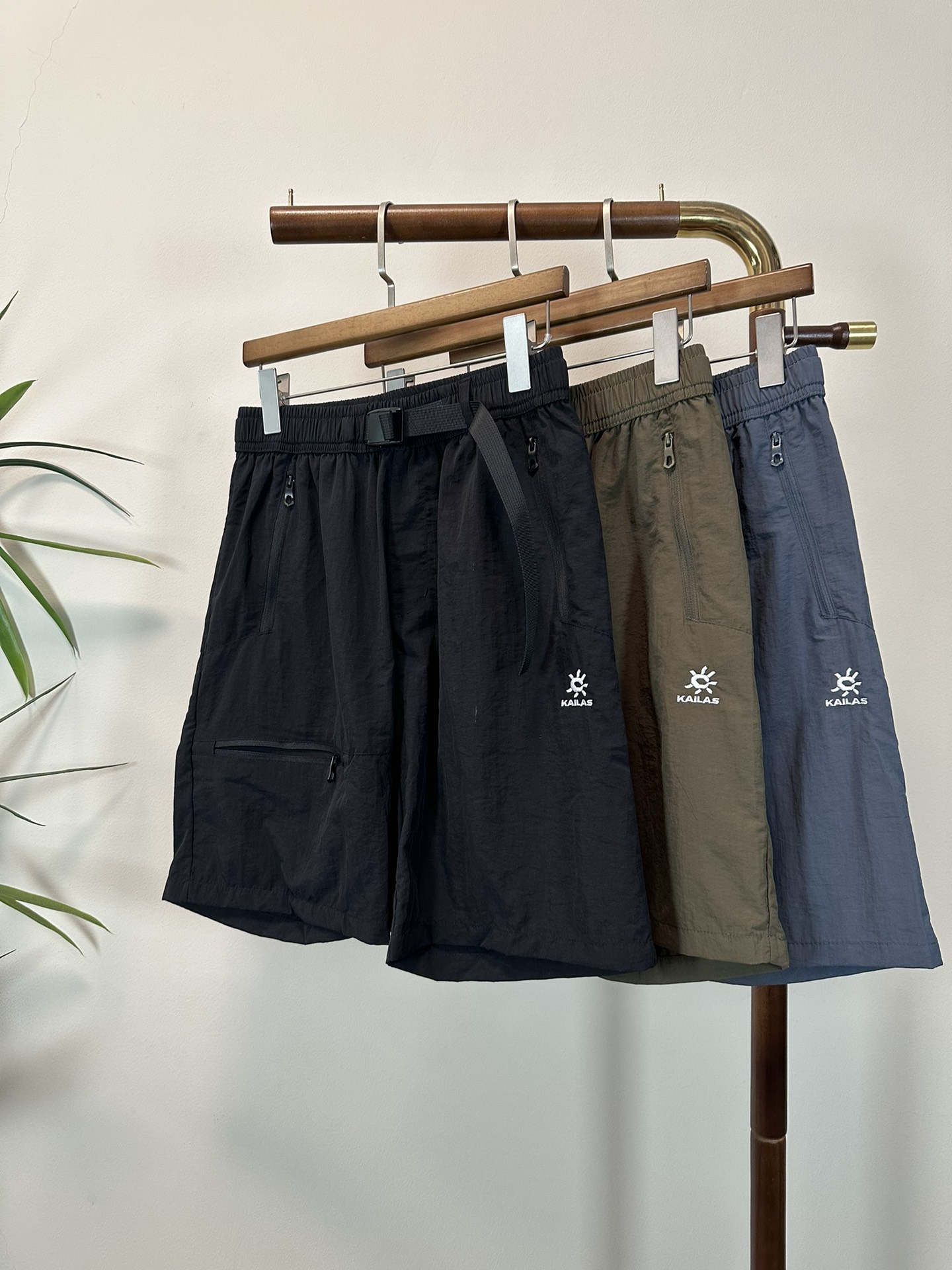 NO:474005,KAILAS 25s quick-drying sports casual pants. Recommended for high orders!  This fabric is soft and has a great drooping feeling. It can also be kept refreshing and comfortable in hot summers. The fabric is light and durable, and it is really super good-looking and easy to wear. The style is spliced ​​and tailored. The style is beautiful and insignificant. It is highly recommended. The outfit allows you to do whatever you want!  Three colors available. Code number L-4XL, alexander wang19860909KAILAS 25s速干运动休闲裤.高订款推荐！这款面料速干材质柔软,垂感极好.炎热的夏天也能保持清爽舒适.面料轻盈耐用,真的超级好看又好穿.款式拼接剪裁设计.版型上漂亮的没的说.强烈推荐.穿搭让你随心所欲！颜色三色可选 码数L-4XL,,alexander wang,Men's clothing