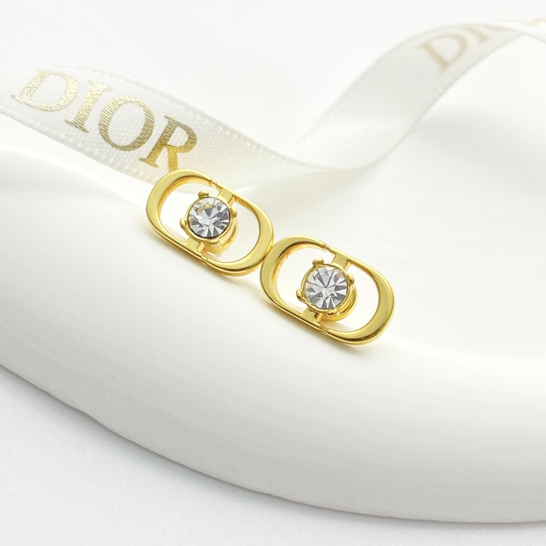 Code E3063 0237820 🛍 DIOR earrings hot sale, exploding new 🆕🆕🆕 😎 Dior diamond mini CD letter small earrings 🤒 CD …