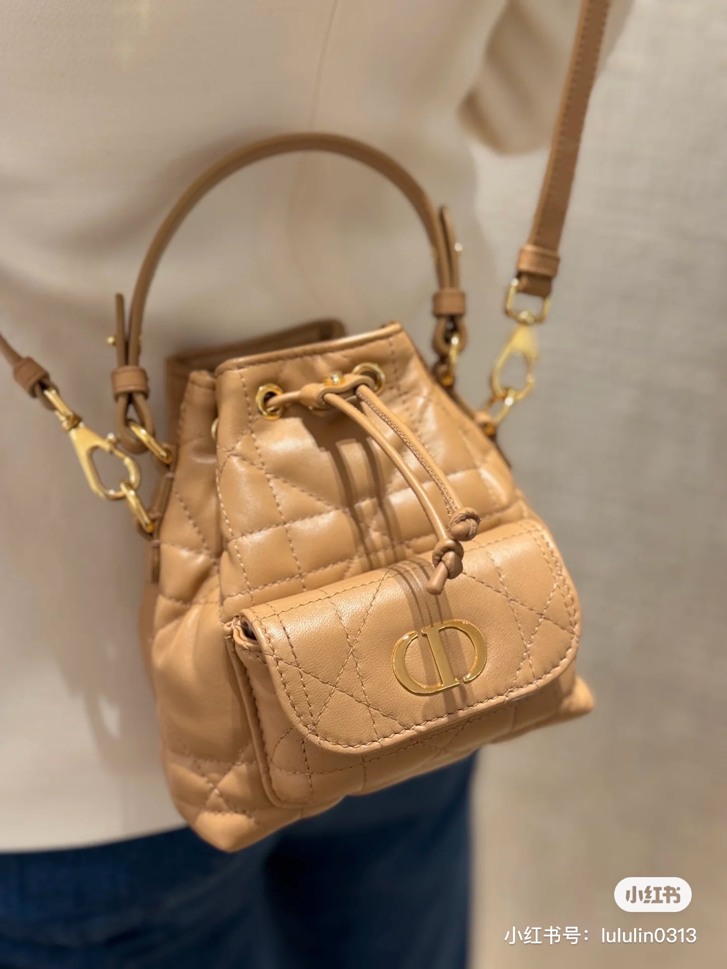 NO:213192,3372# mini earthy yellow model show, Dior, dior198609093372#迷你土黄色 Model Show,迪奥,dior,Bag