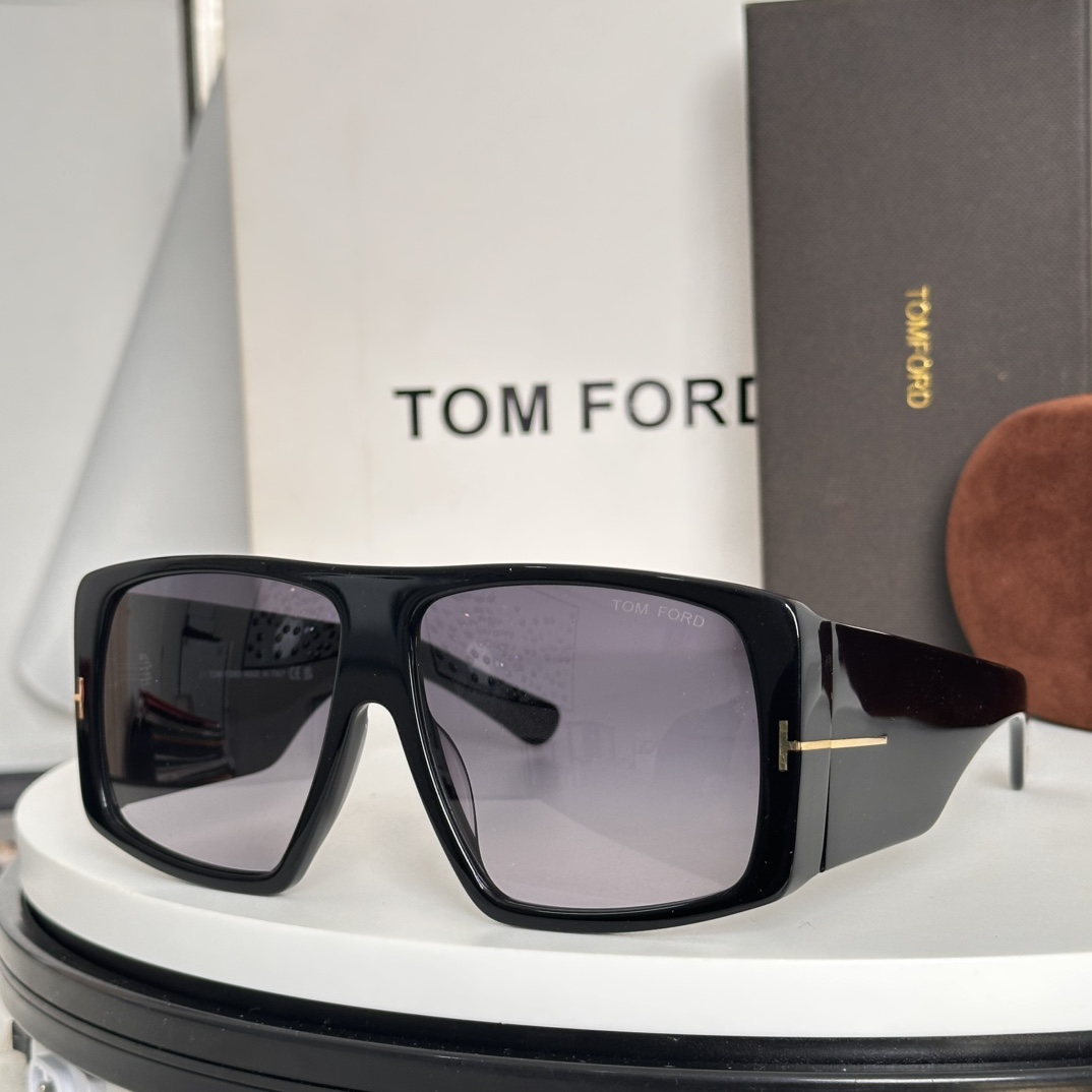  ‼️Tom Ford
Mod：TF1036
Raven
Size：60-12-135
经典T扣
大框o