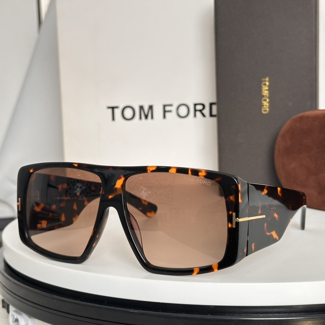  ‼️Tom Ford
Mod：TF1036
Raven
Size：60-12-135
经典T扣
大框o