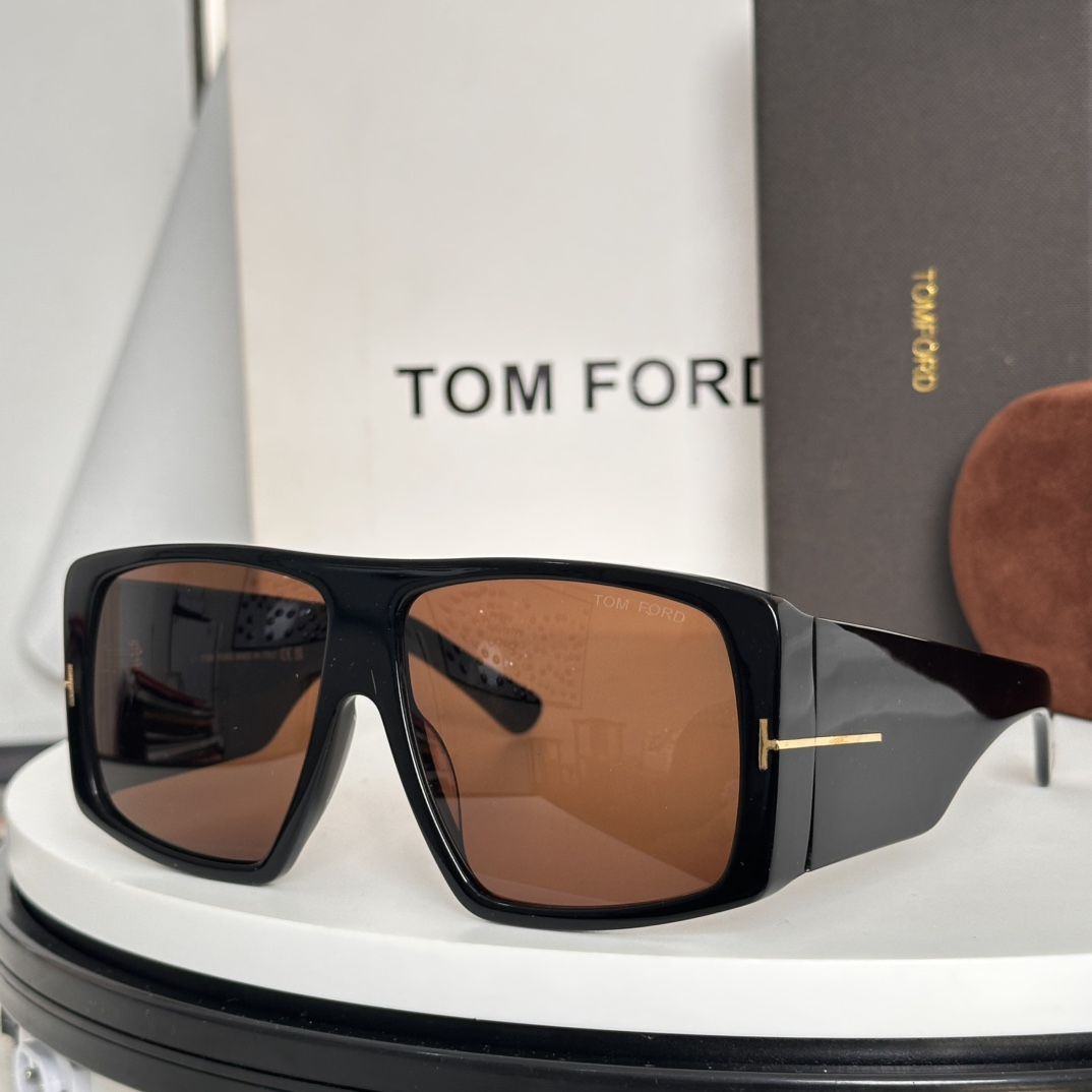  ‼️Tom Ford
Mod：TF1036
Raven
Size：60-12-135
经典T扣
大框o
