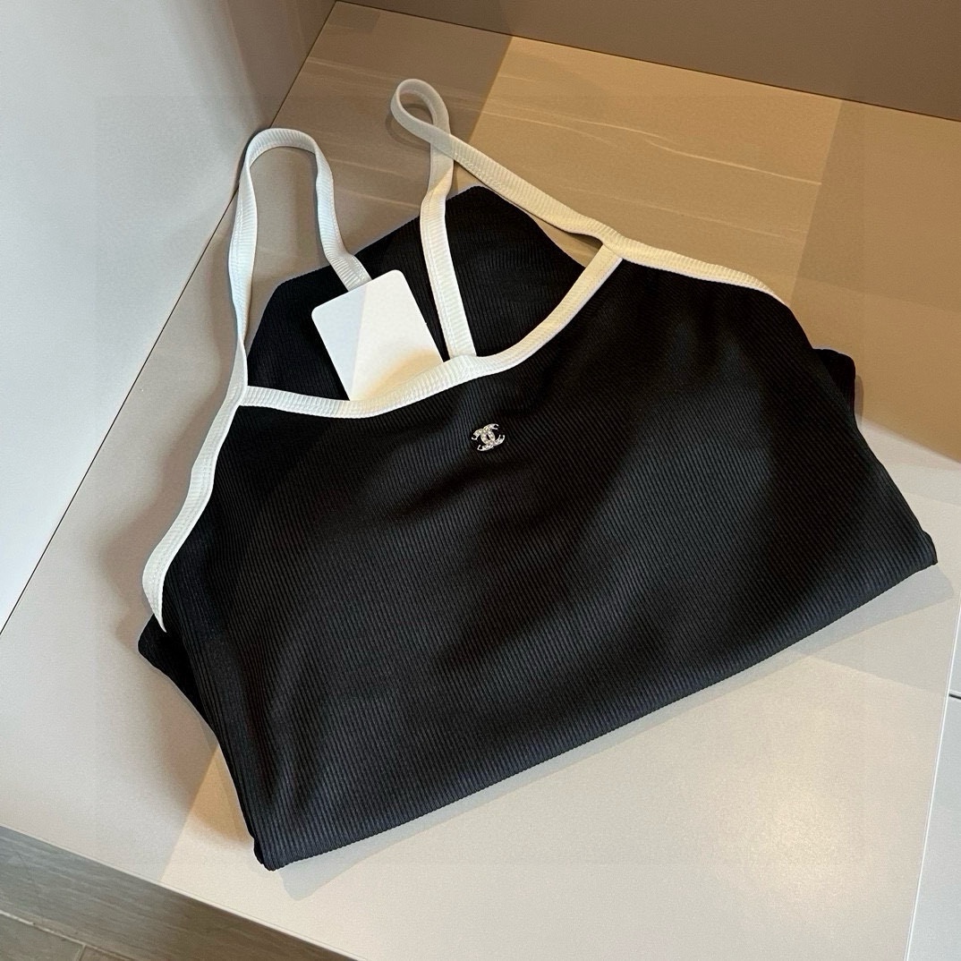 特批170。

Chanel香奈儿高级定制连体泳衣，女神必备神器，独特风格设计，高级奶白色，smL