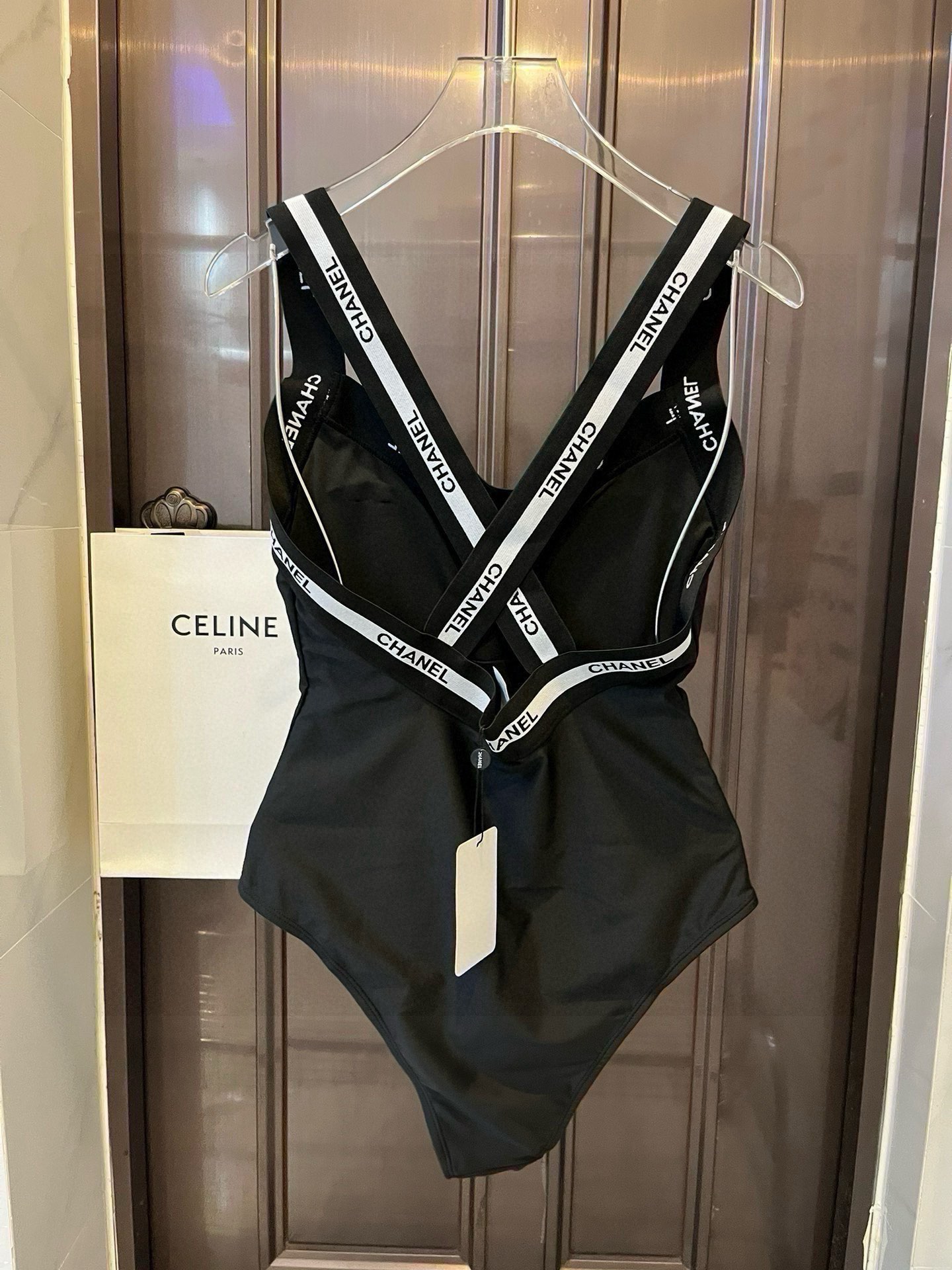 特批165。
Chanel香奈儿新款连体泳衣  😍🥰适合多种场景的游泳衣🏊‍♀️海边 游泳池 温泉 水上