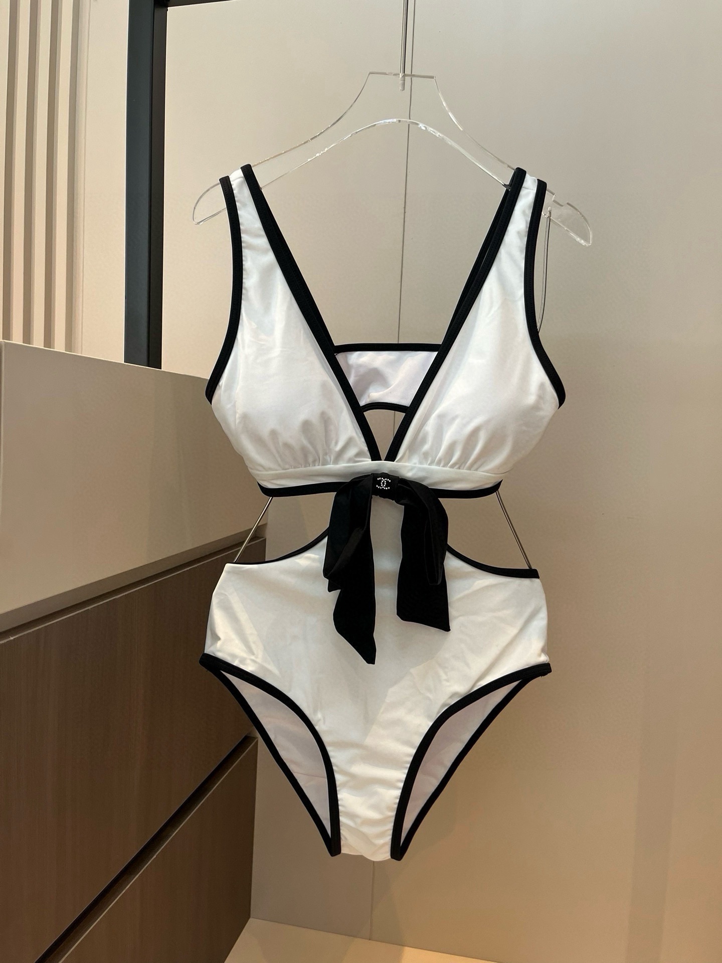 。
Chanel香奈儿❤️😍🥰适合多种场景的游泳衣🏊‍♀️海边 游泳池 温泉 水上乐园 漂流都可以😌内搭