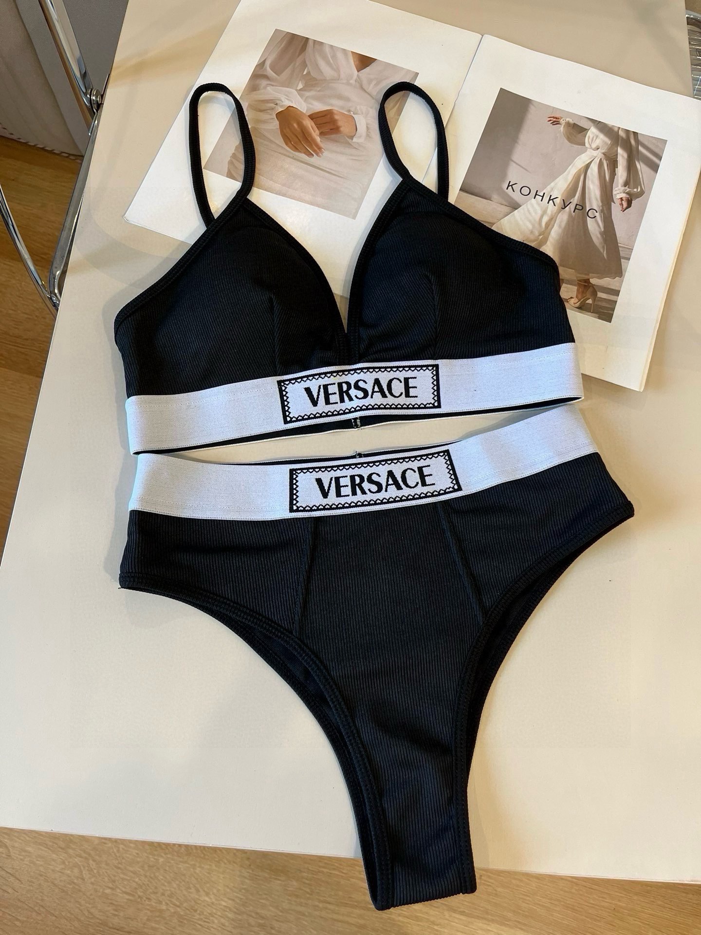 。
Versac*新款织带比基尼分体泳衣套装 黑色白色ＳＭＬ