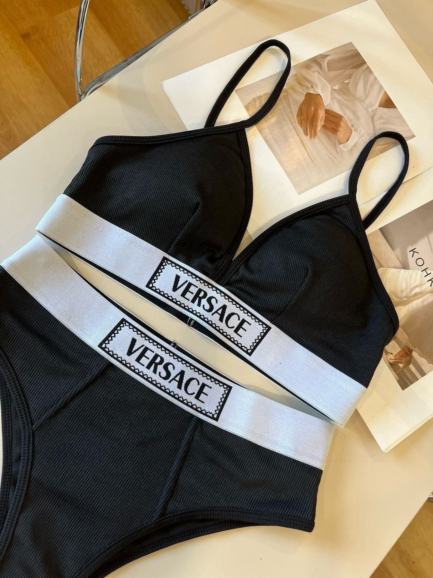 。
Versac*新款织带比基尼分体泳衣套装 黑色白色ＳＭＬ