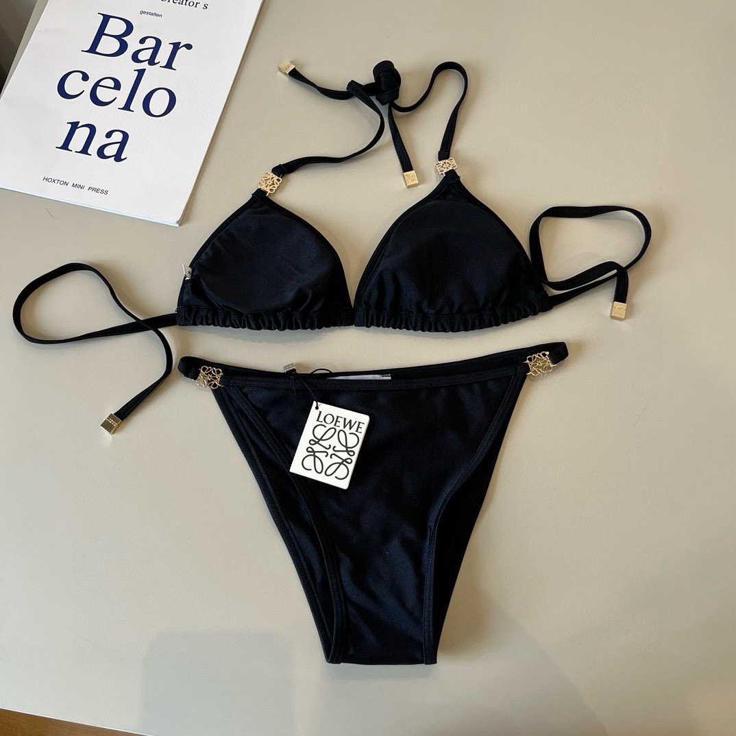 。
罗意威LOEWE新款比基尼泳衣👙❤️😍🥰适合多种场景的游泳衣🏊‍♀️海边 游泳池 温泉 水上乐园 漂