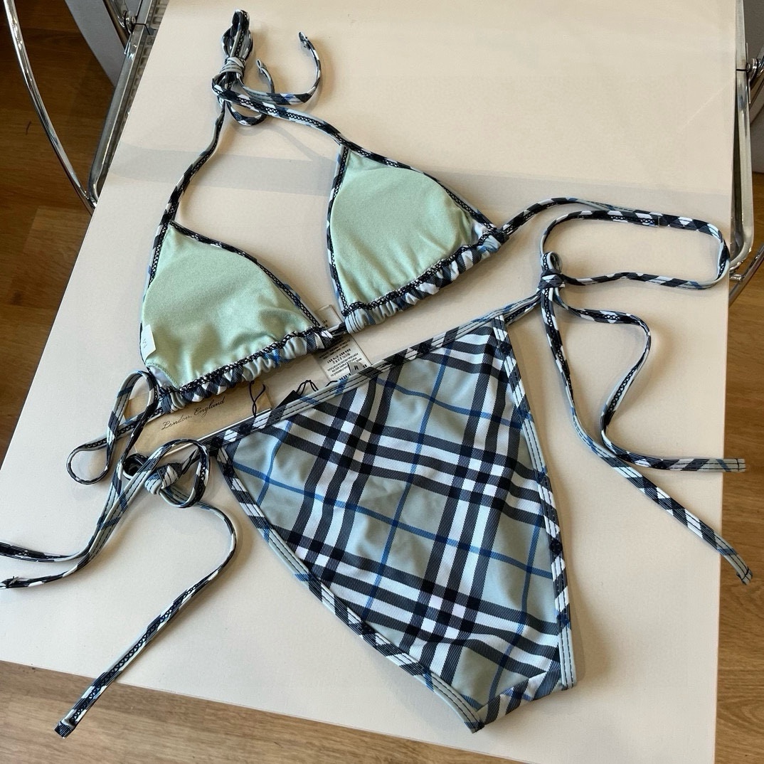 。

Burberry巴宝莉经典英伦格泳衣，实物实在太美了！拍不出来它的美😍谁穿谁美！很值得入手✋ SM