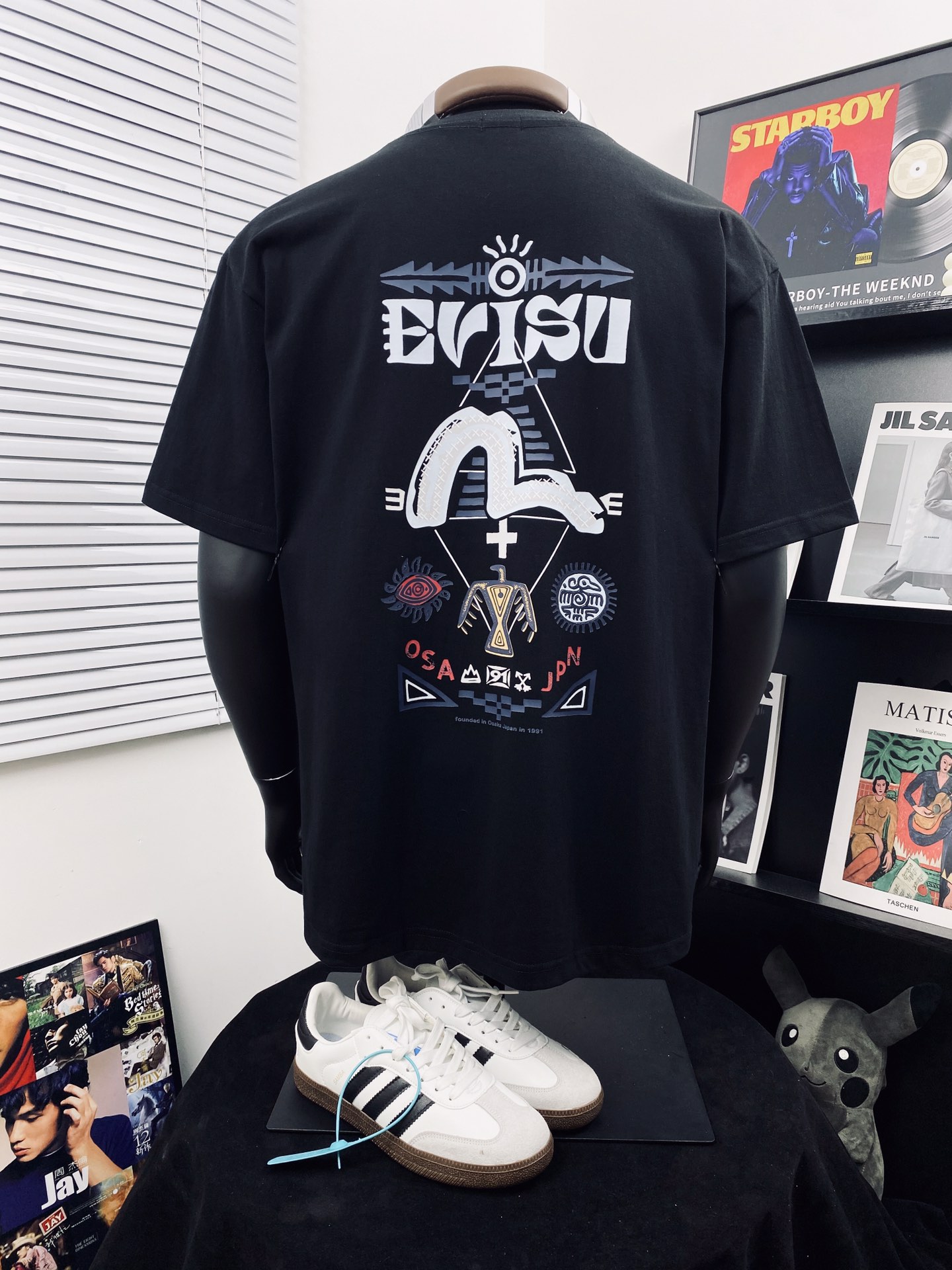 Alternative view of T-Shirt 02702