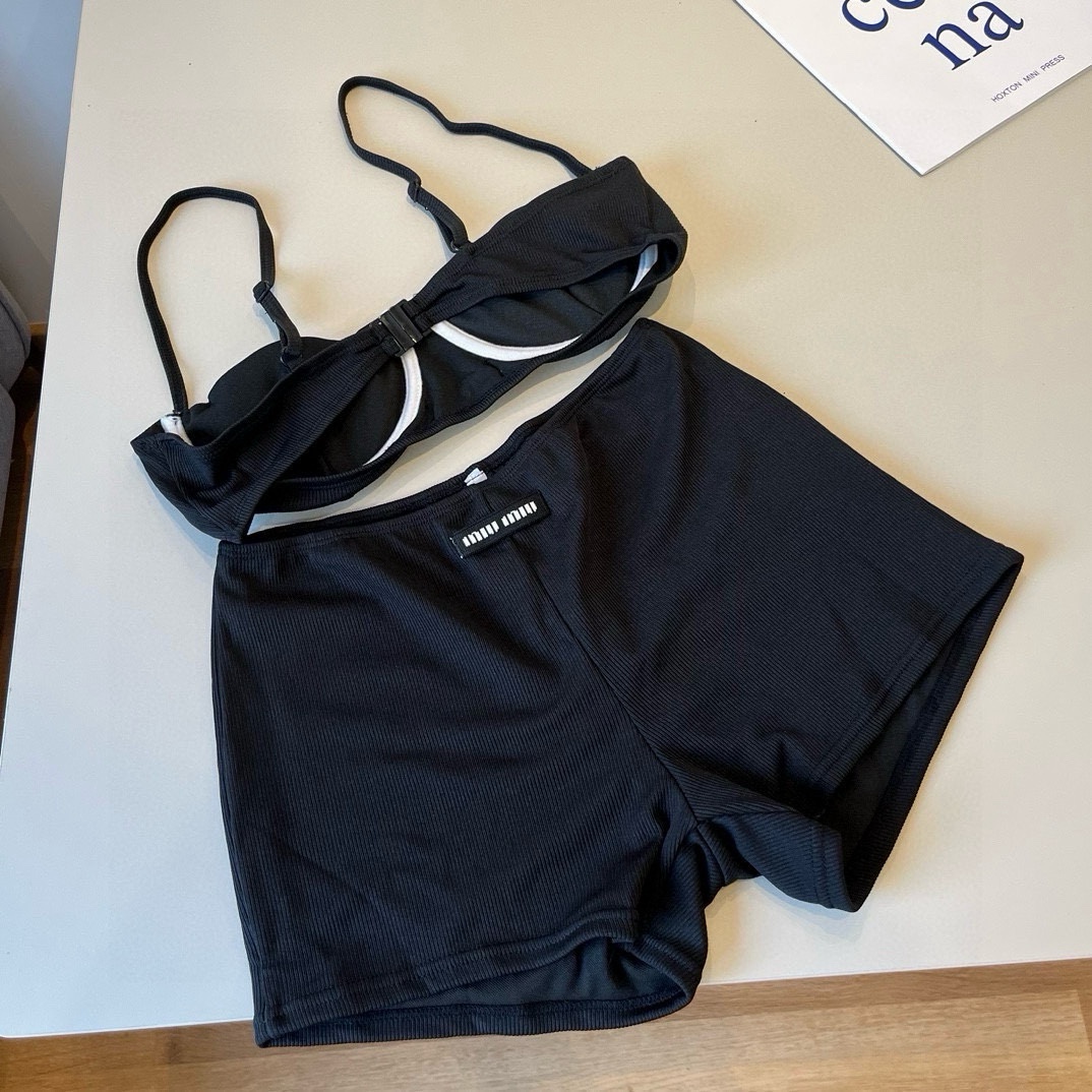 。
MiuMiu缪缪官方新款泳衣比基尼👙，高端定制，S M L XL