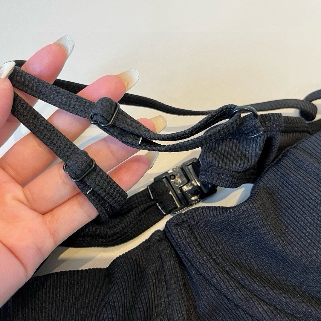 。
MiuMiu缪缪官方新款泳衣比基尼👙，高端定制，S M L XL