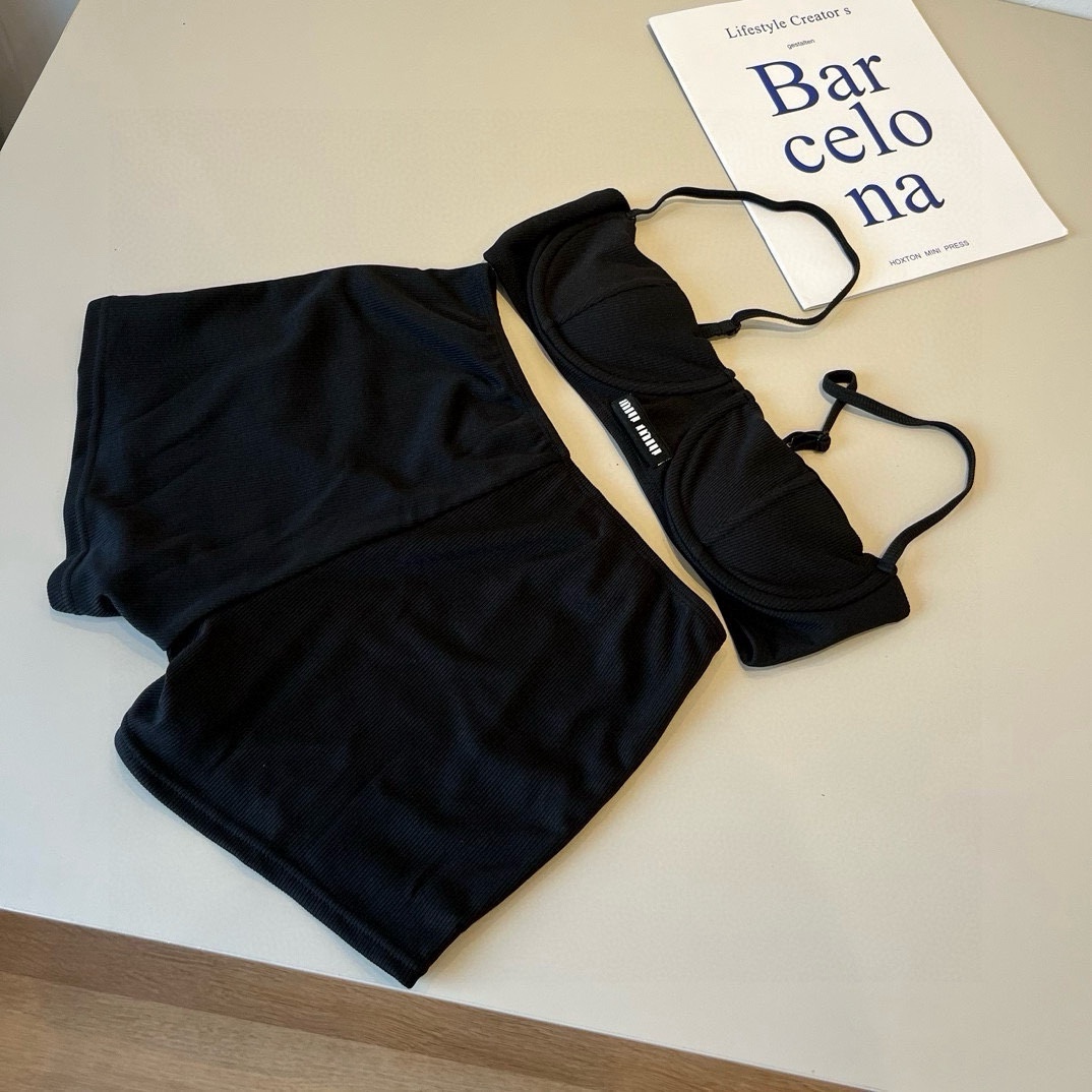 。
MiuMiu缪缪官方新款泳衣比基尼👙，高端定制，S M L XL