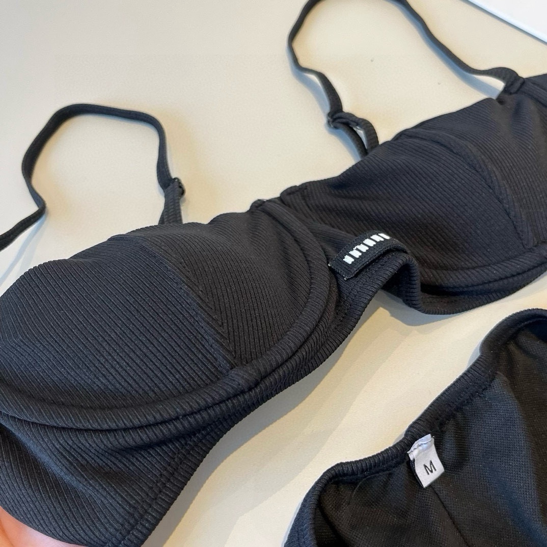 。
MiuMiu缪缪官方新款泳衣比基尼👙，高端定制，S M L XL