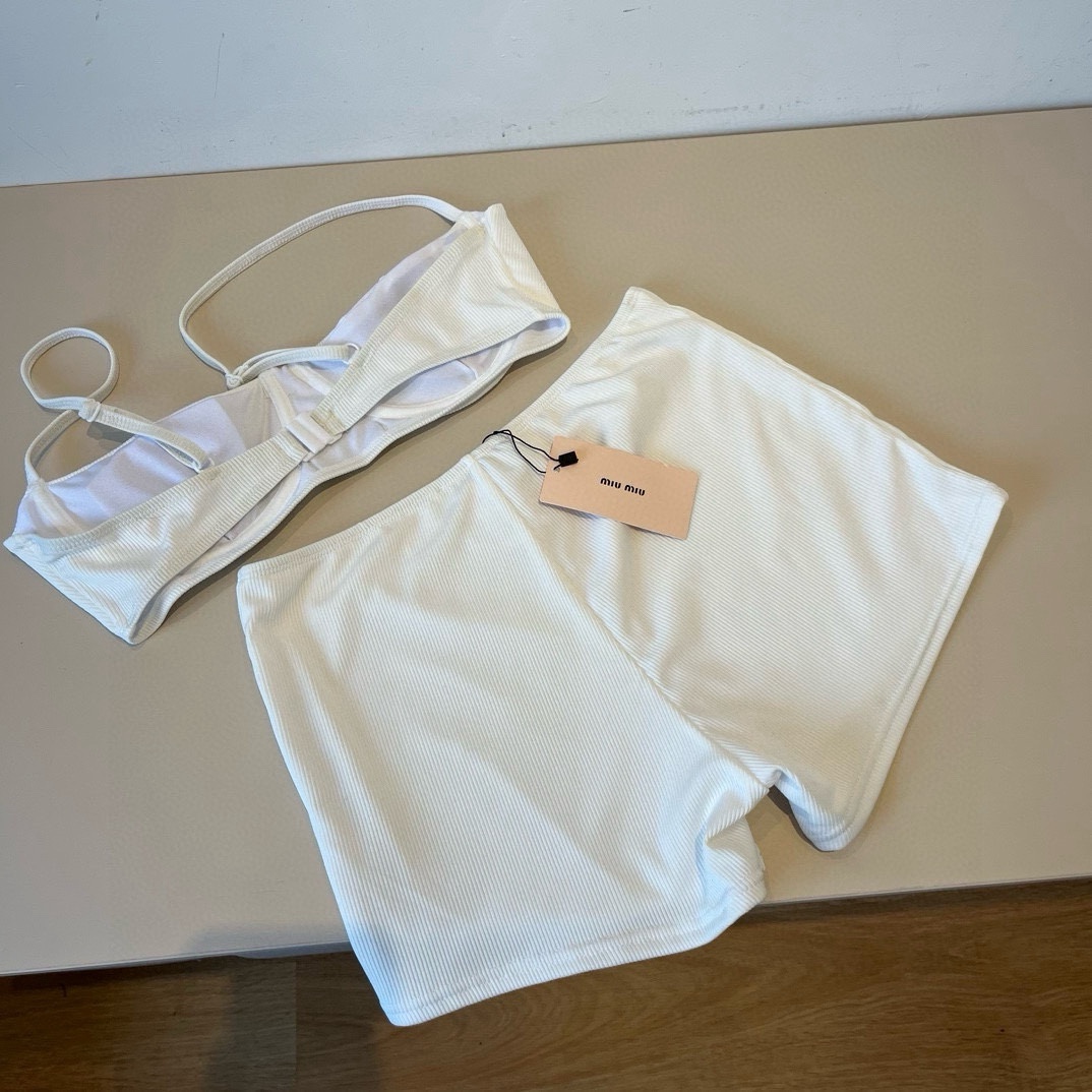 。
MiuMiu缪缪官方新款泳衣比基尼👙，高端定制，S M L XL