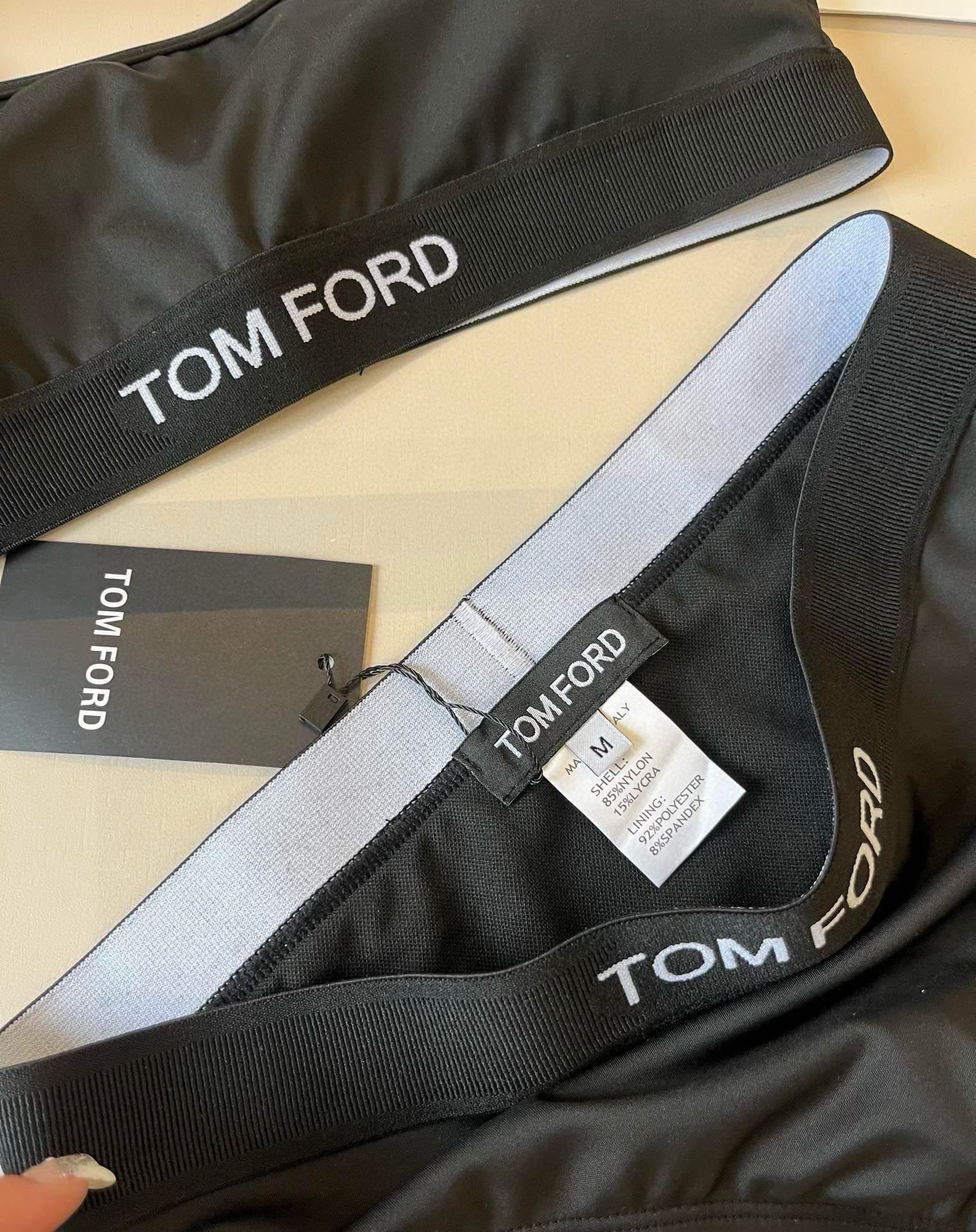 。
TOMFORD新款比基尼中古套装  吊带背心 三角打底裤分体泳衣，黑色，白色 S M L X L