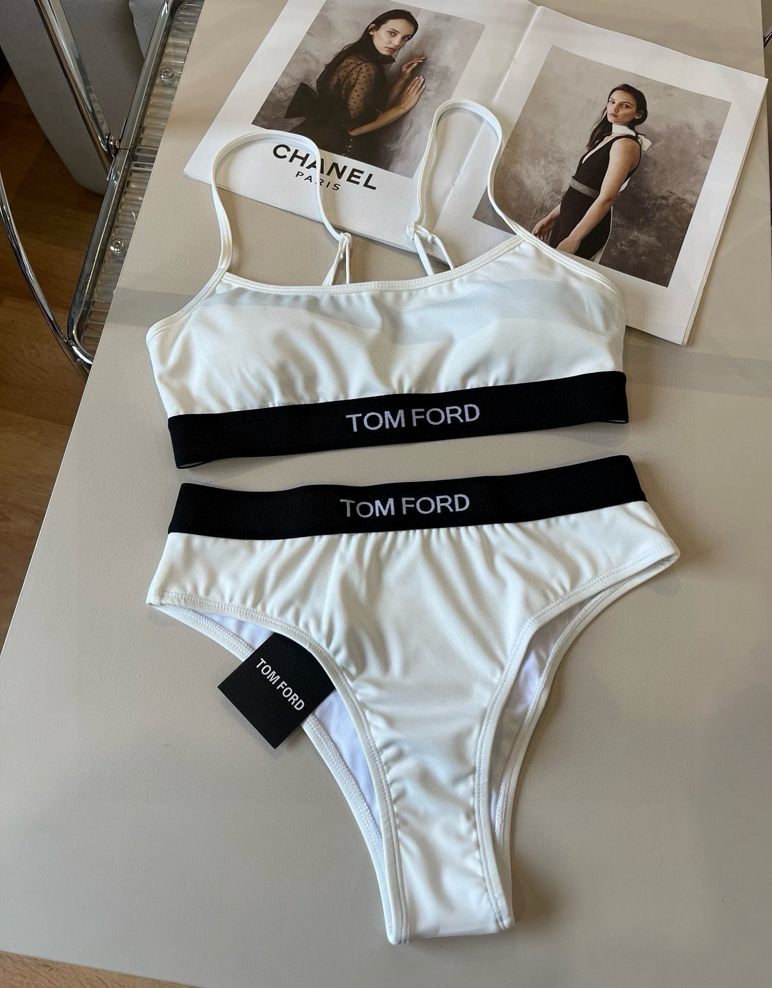 P
TOMFORD新款比基尼中古套装  吊带背心 三角打底裤分体泳衣，黑色，白色 S M L X L