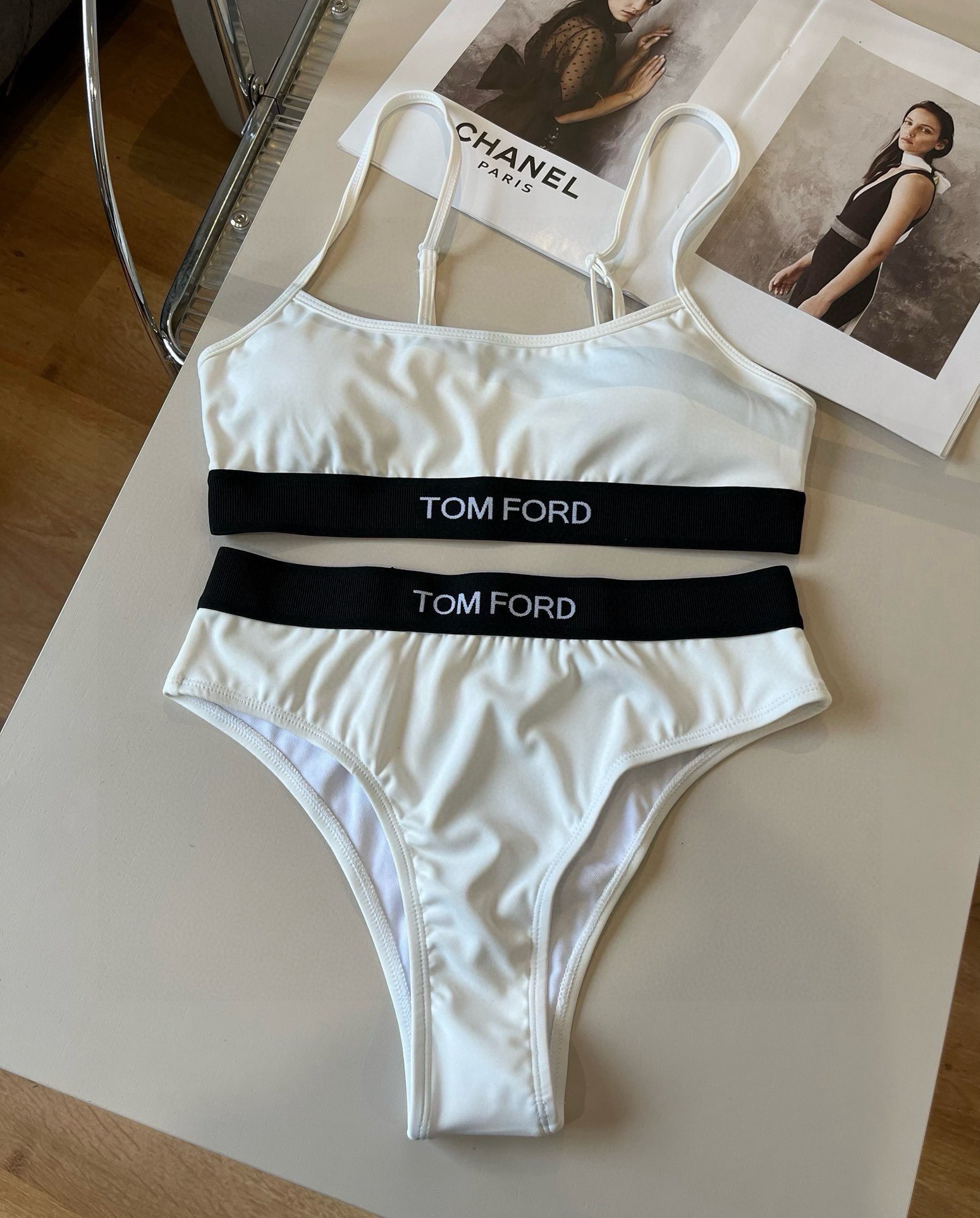 P
TOMFORD新款比基尼中古套装  吊带背心 三角打底裤分体泳衣，黑色，白色 S M L X L