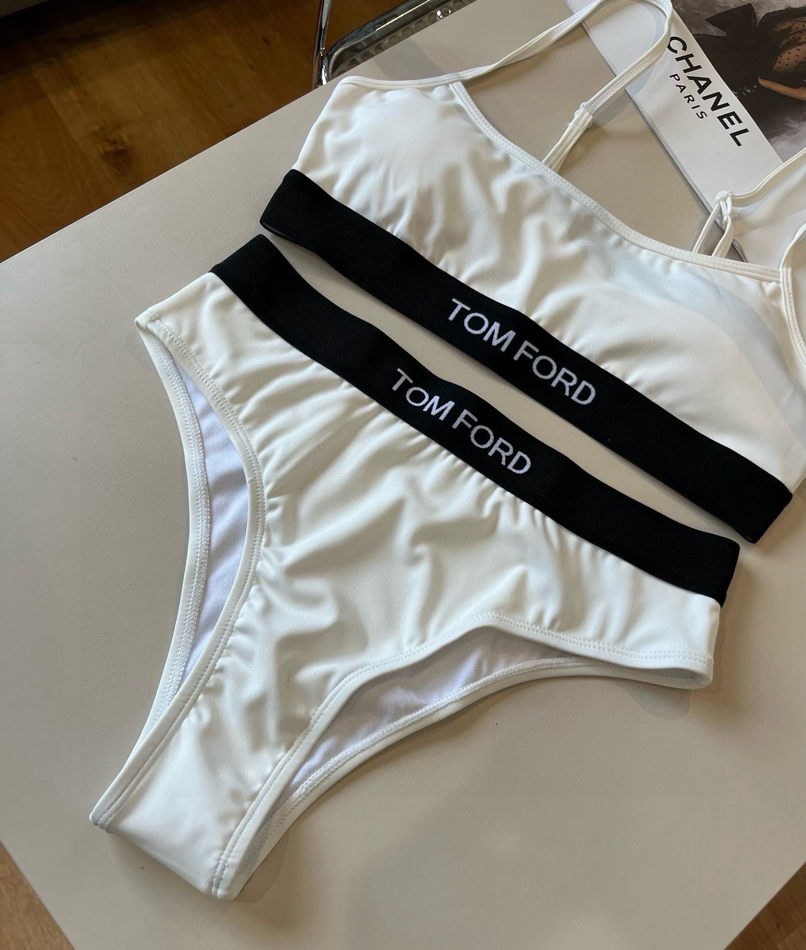P
TOMFORD新款比基尼中古套装  吊带背心 三角打底裤分体泳衣，黑色，白色 S M L X L