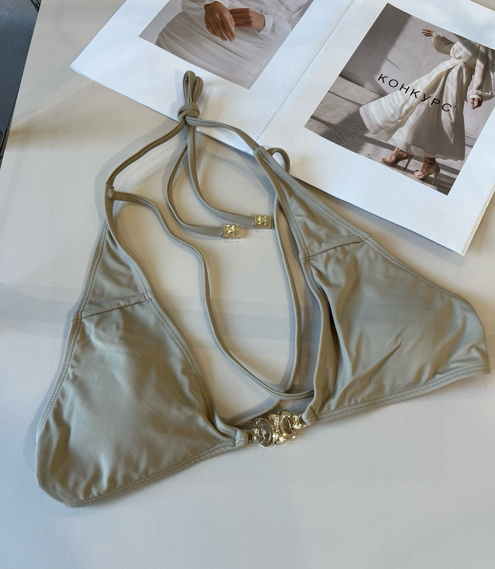 P
LOEWE罗意威 新款比基尼😍🥰适合多种场景的游泳衣🏊‍♀️海边 游泳池 温泉 水上乐园 漂流都可以