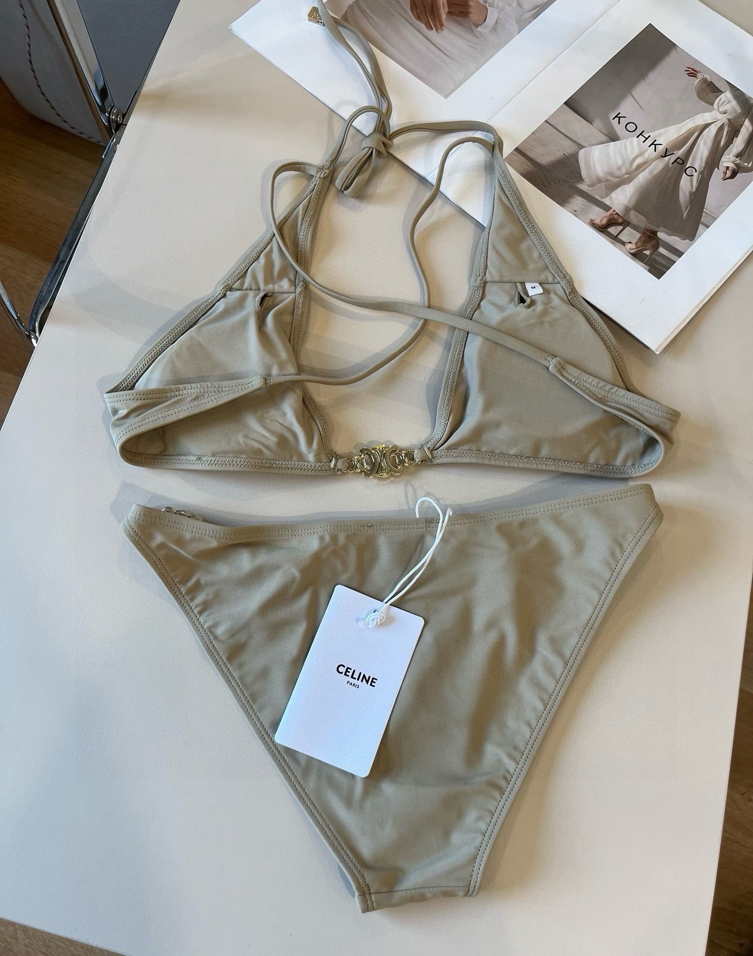 P
LOEWE罗意威 新款比基尼😍🥰适合多种场景的游泳衣🏊‍♀️海边 游泳池 温泉 水上乐园 漂流都可以