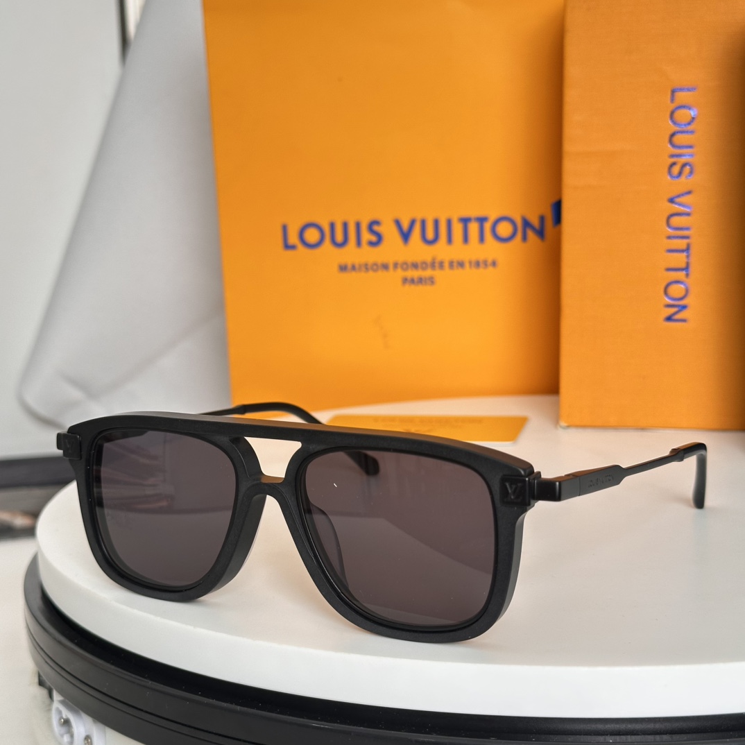  ‼️LOUIS VUITTON
MODEL：Z2581U
SIZE56-18-150
